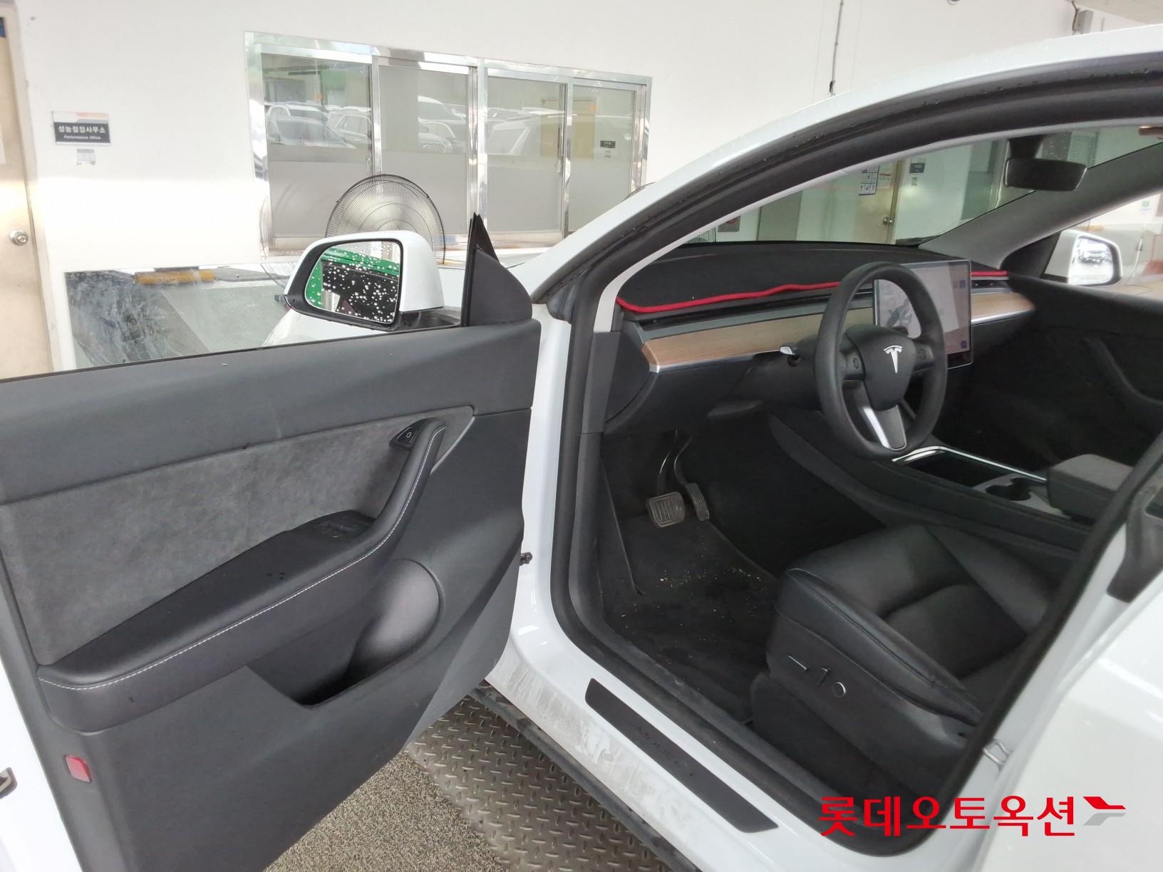 2022 - tesla model y