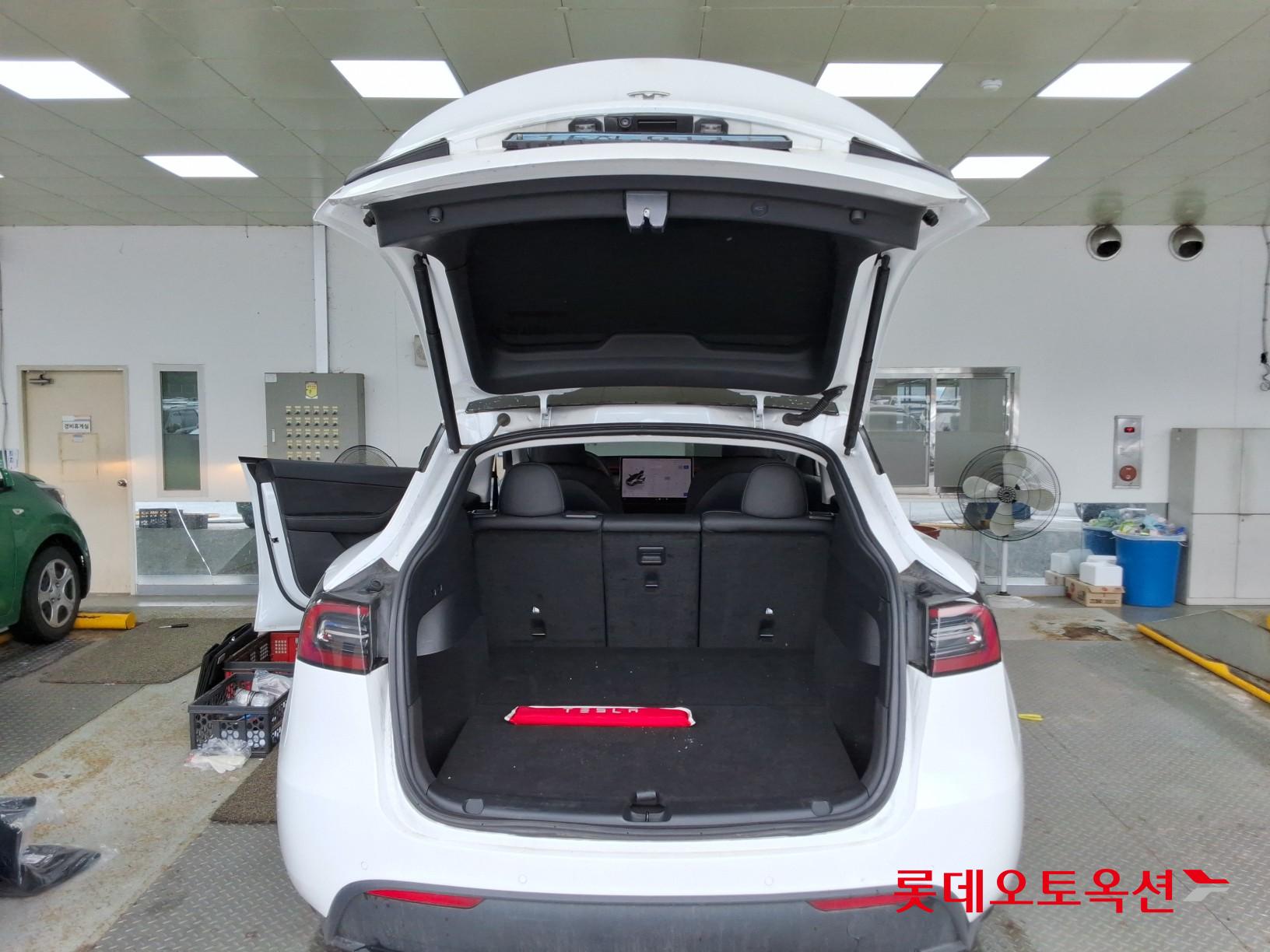 2022 - tesla model y