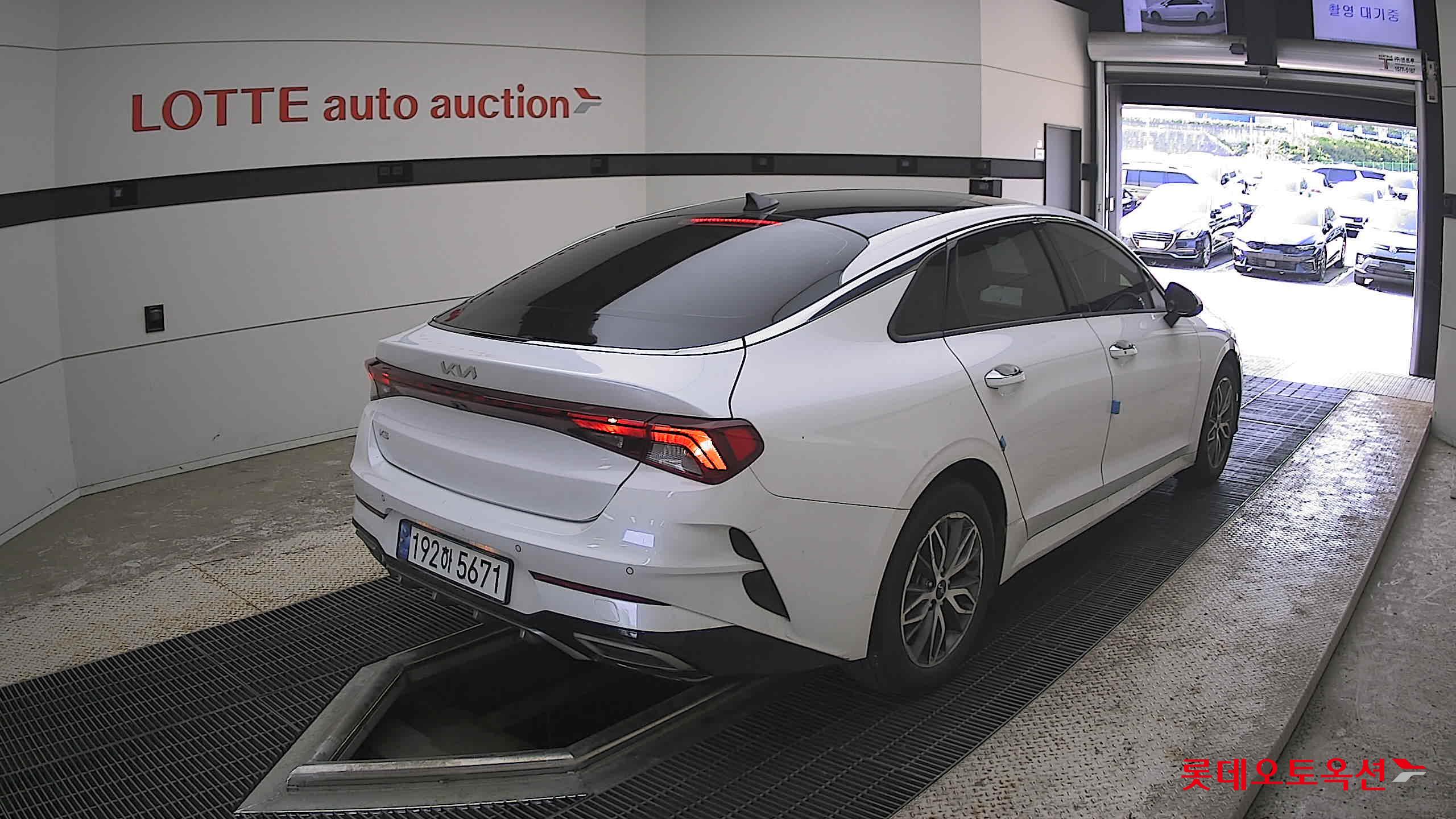 Kia K5 - 5