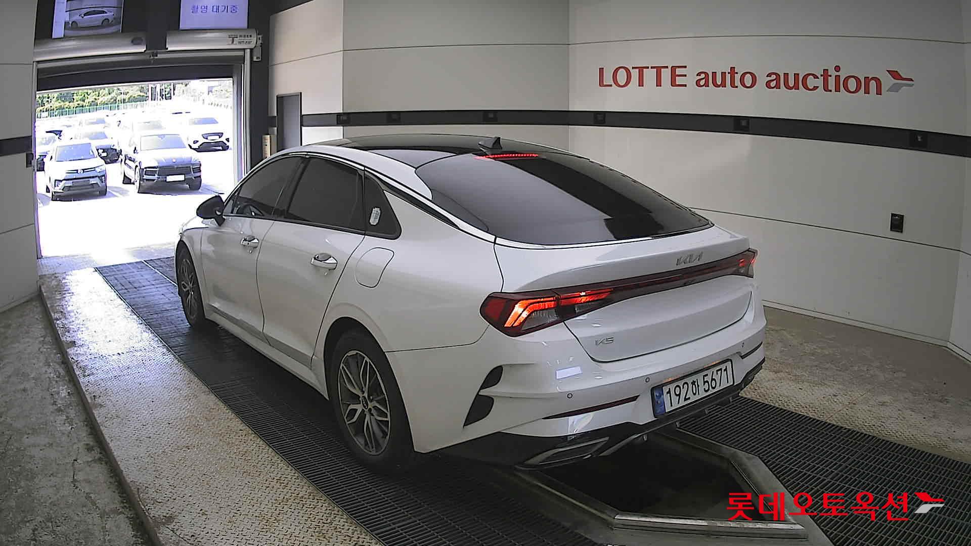 Kia K5 - 4