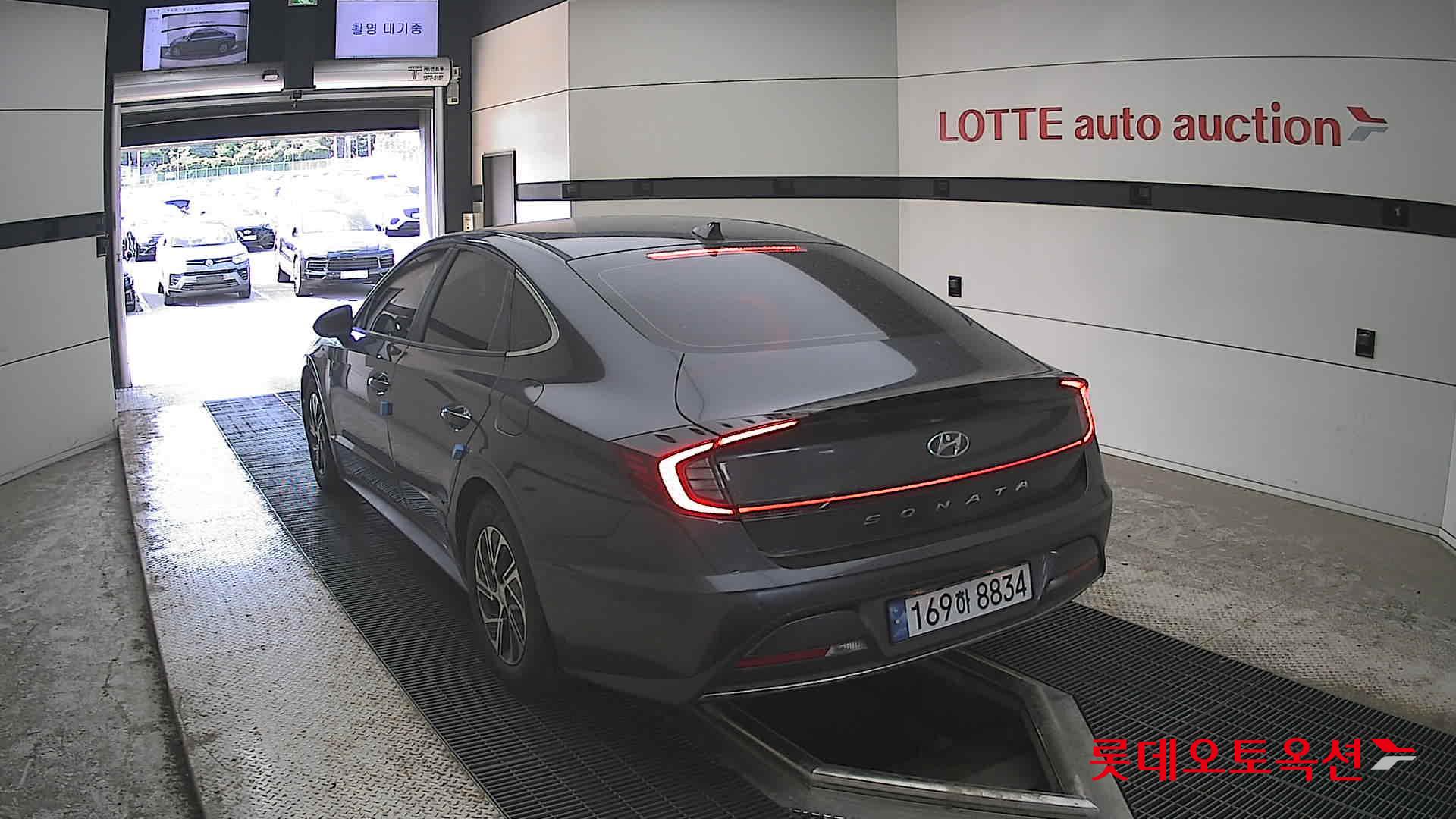 Hyundai Sonata - 16