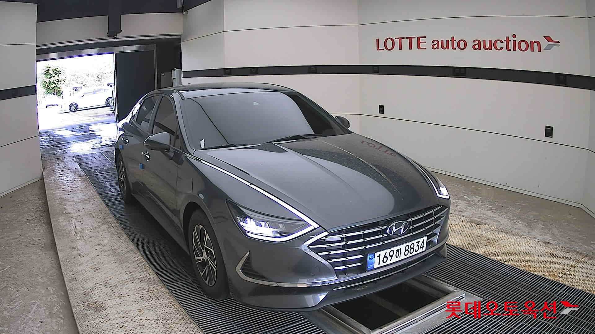 Hyundai Sonata - 24