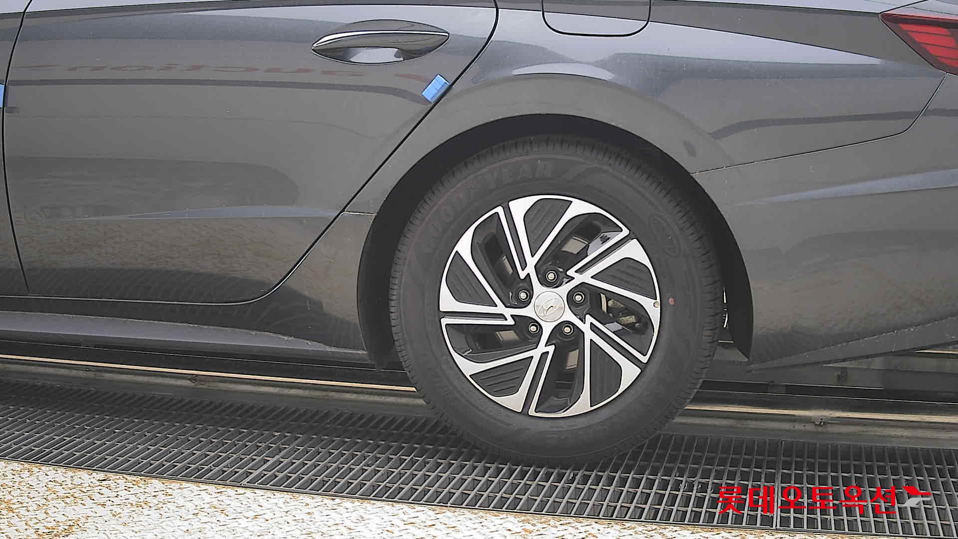 Hyundai Sonata - 26