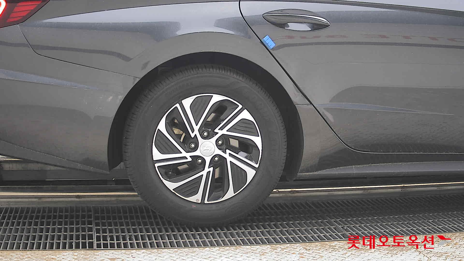 Hyundai Sonata - 28
