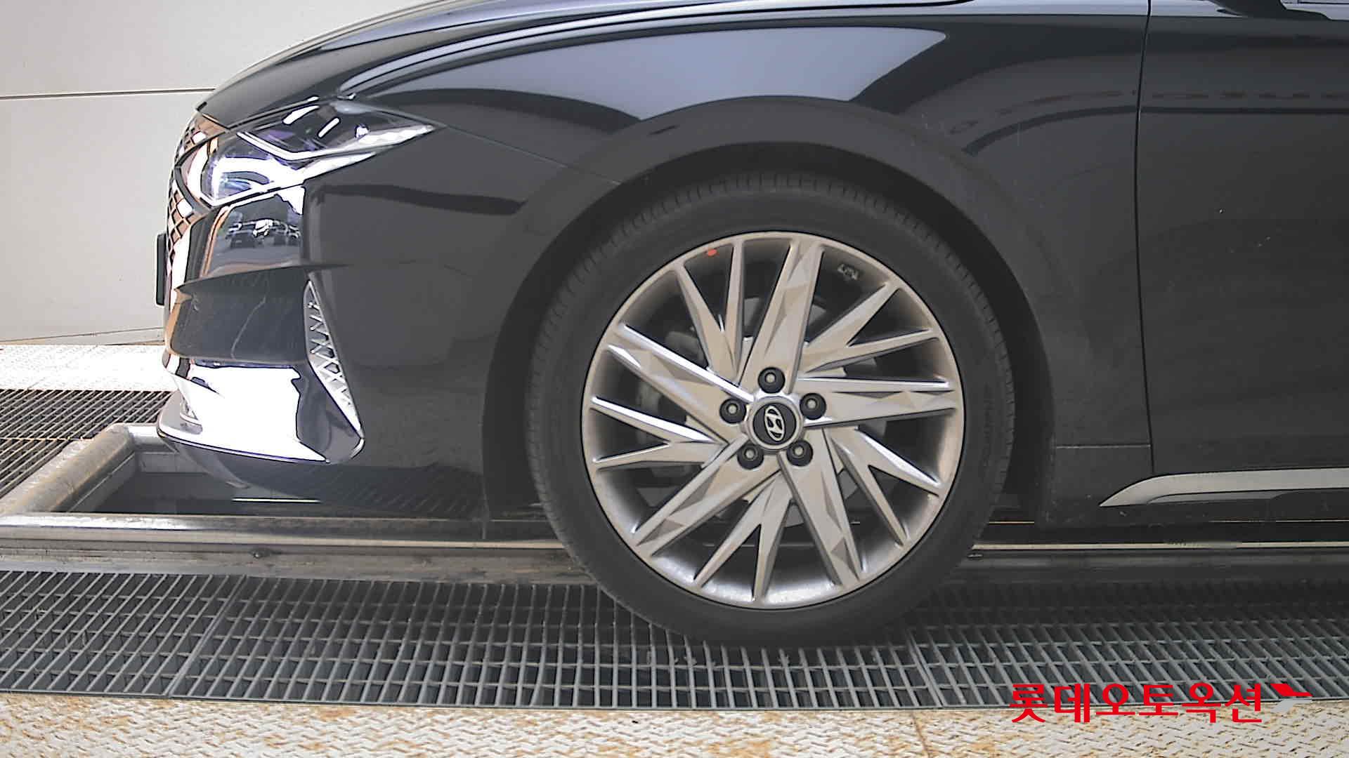 Hyundai Grandeur - 25