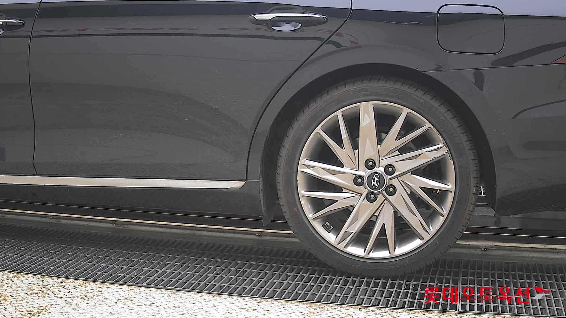 Hyundai Grandeur - 26