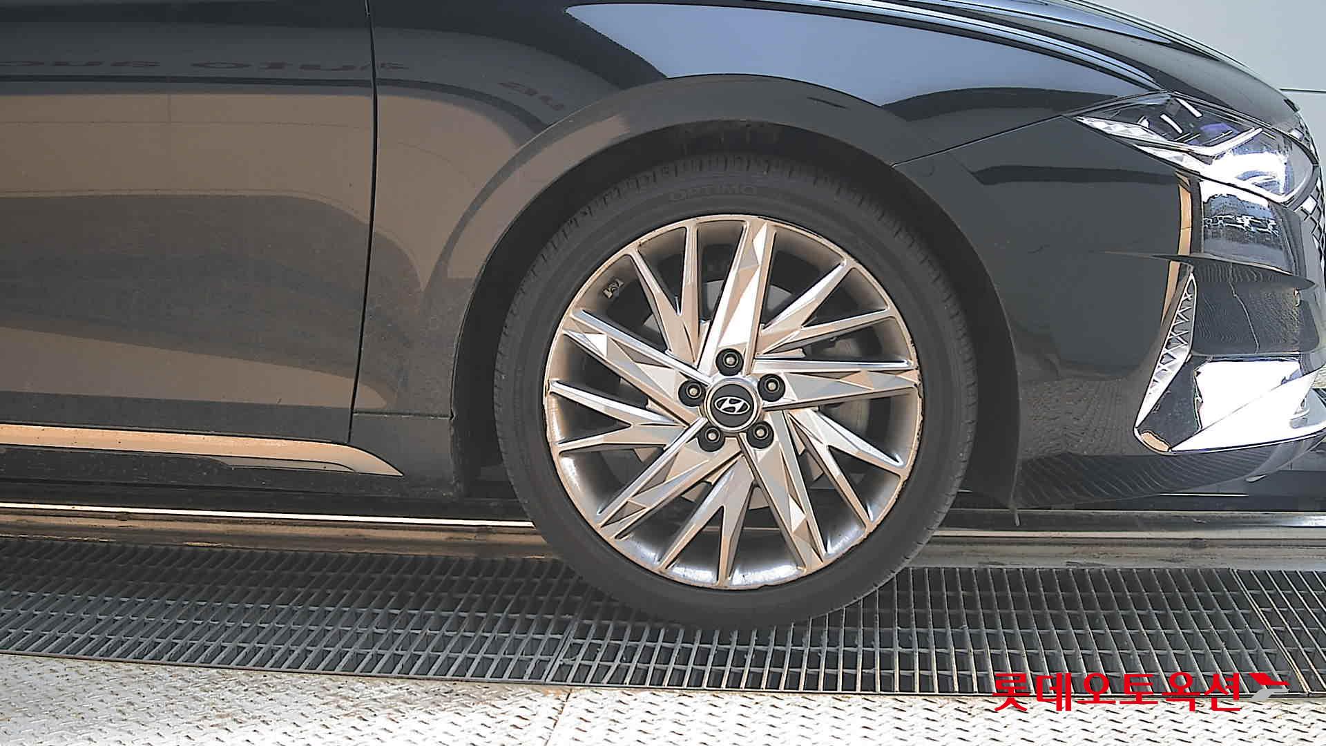 Hyundai Grandeur - 27
