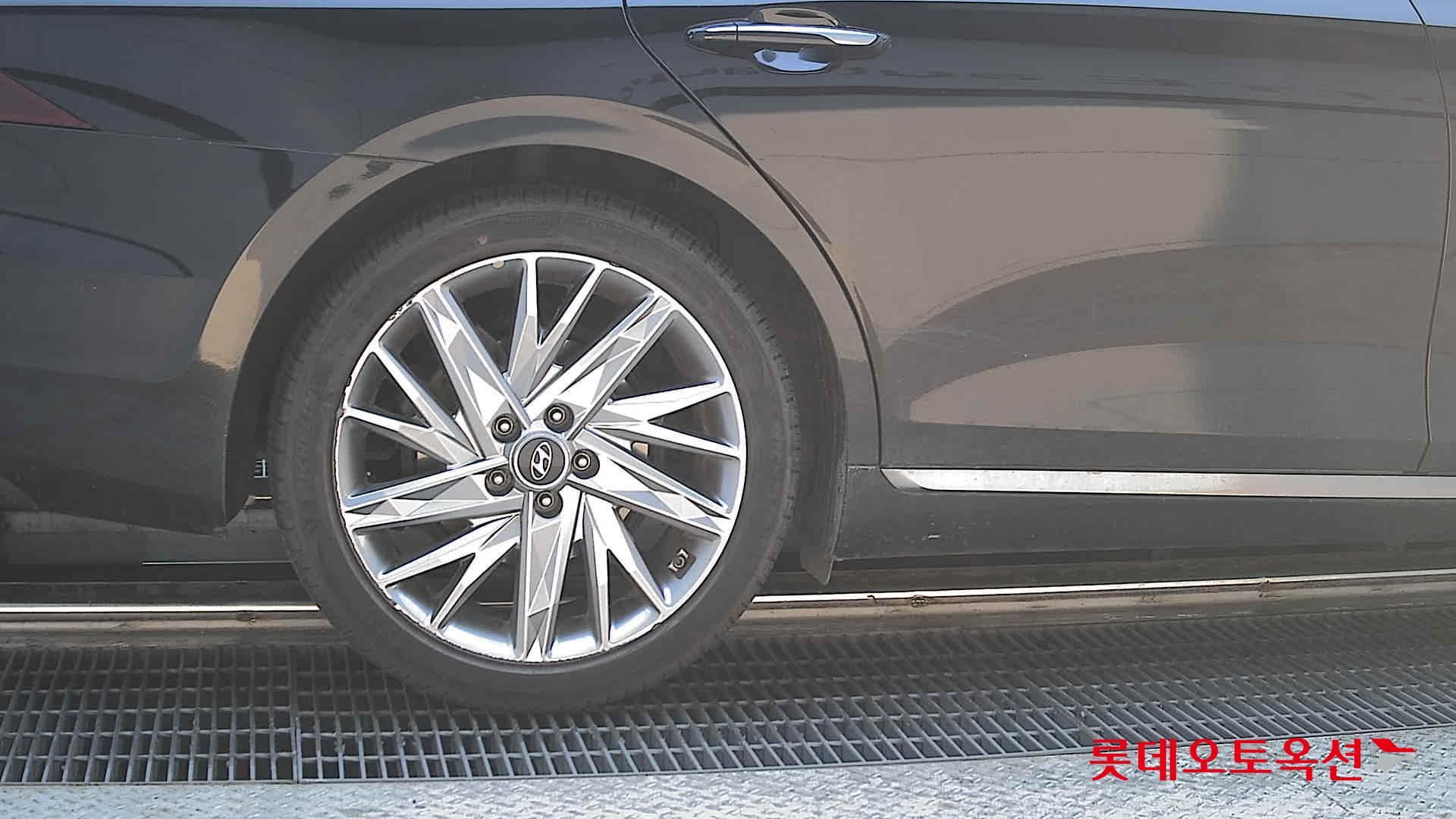 Hyundai Grandeur - 28