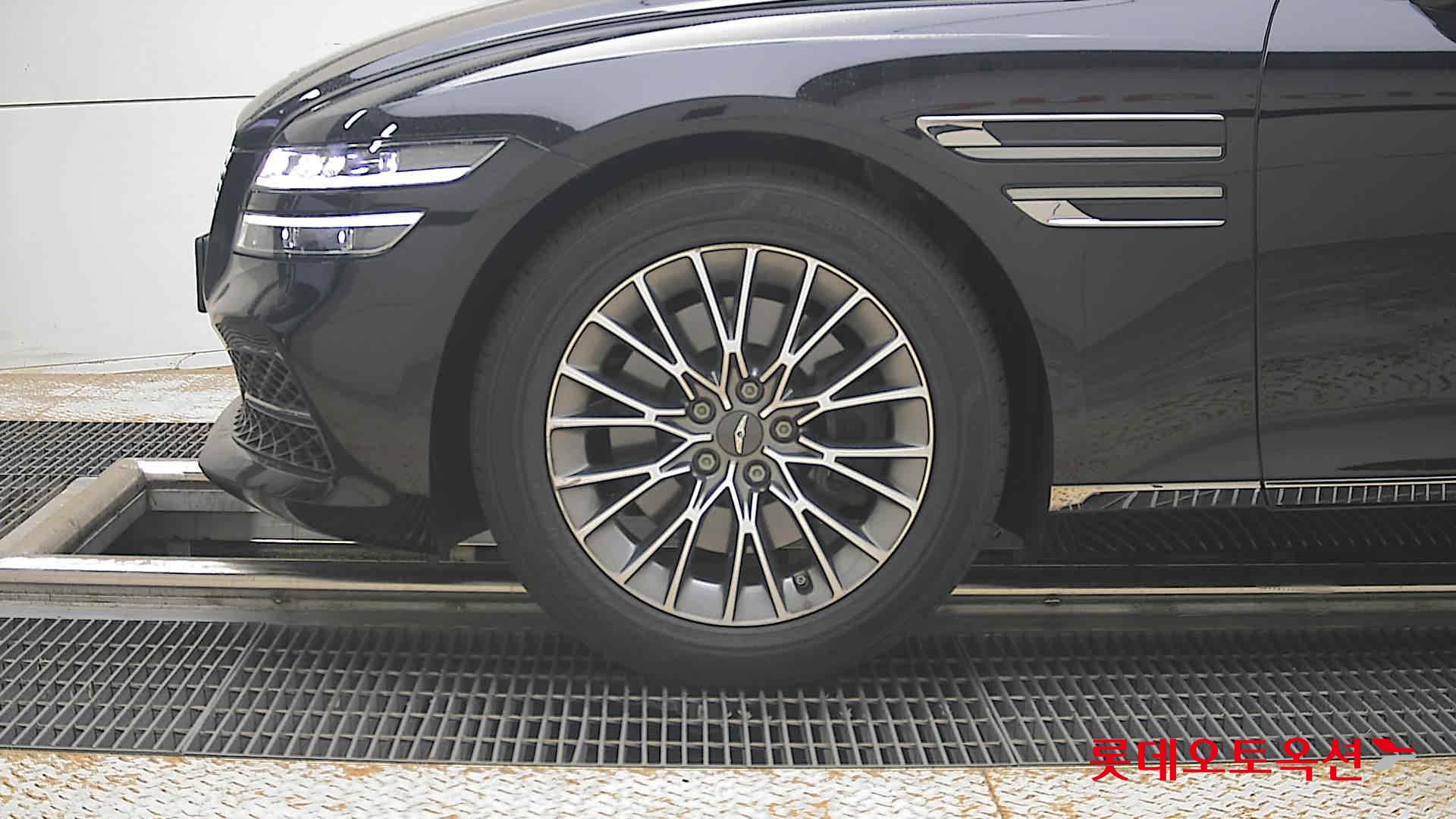 Genesis G80 - 25