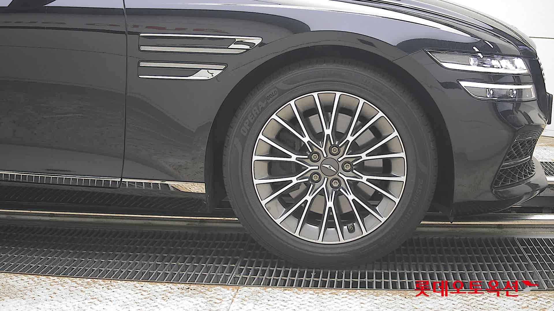 Genesis G80 - 27
