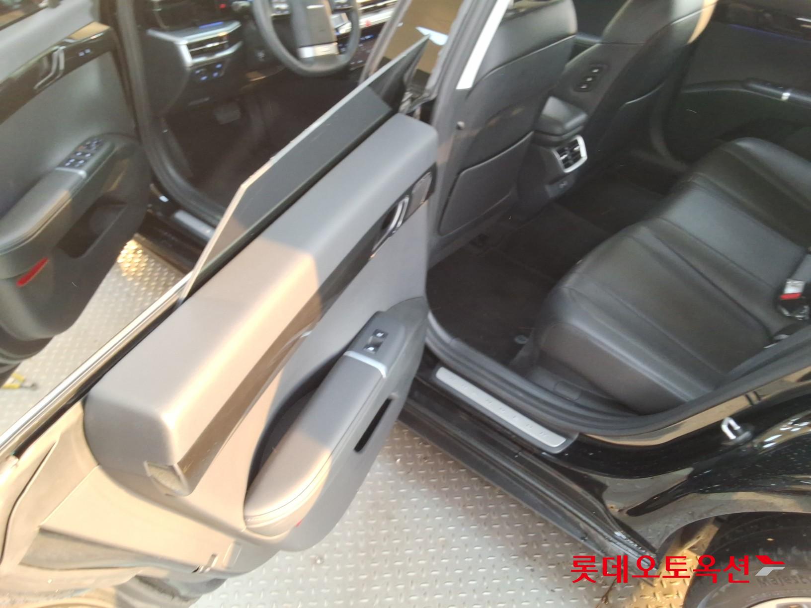 Hyundai Grandeur - 38