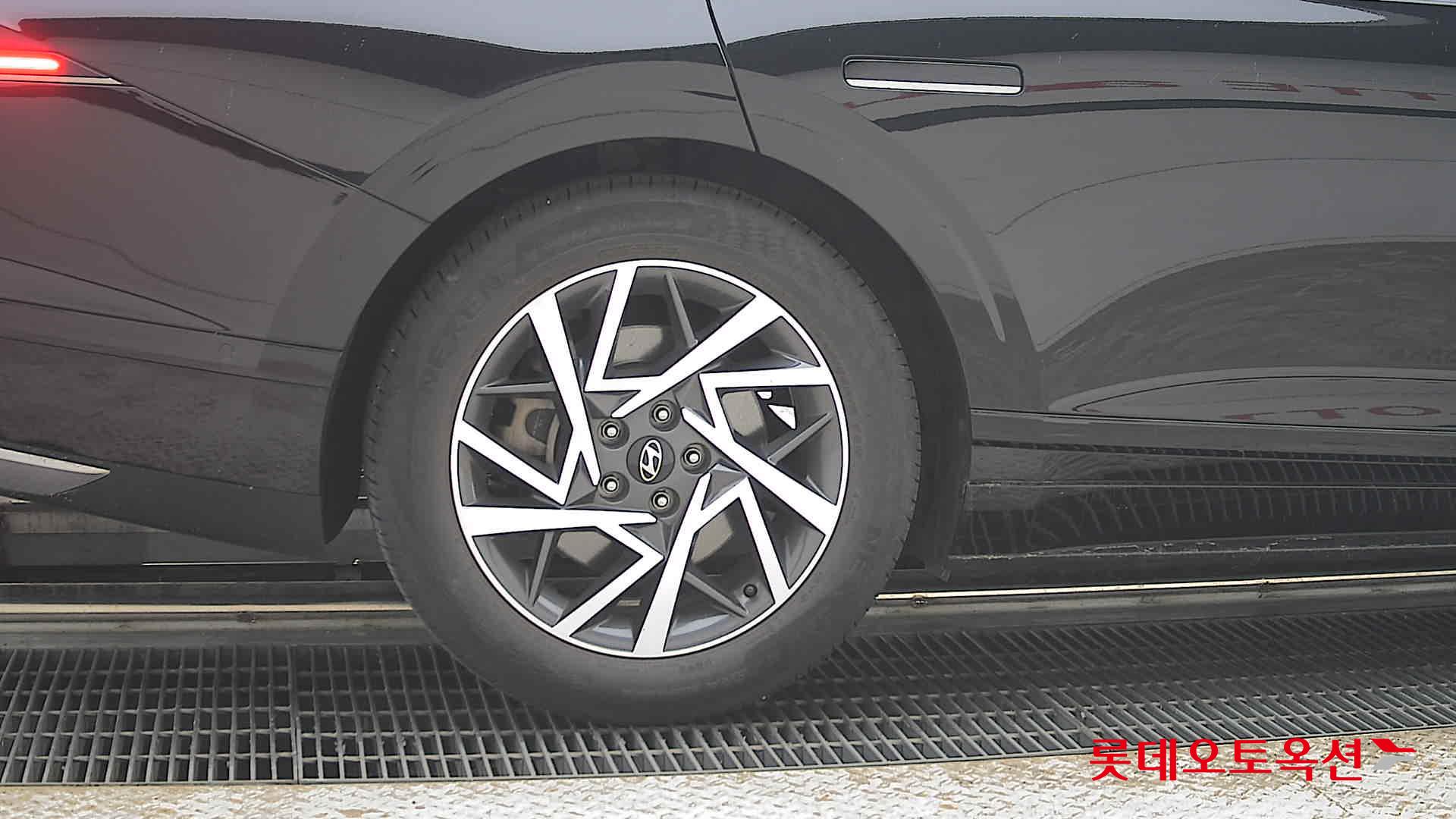 Hyundai Grandeur - 28