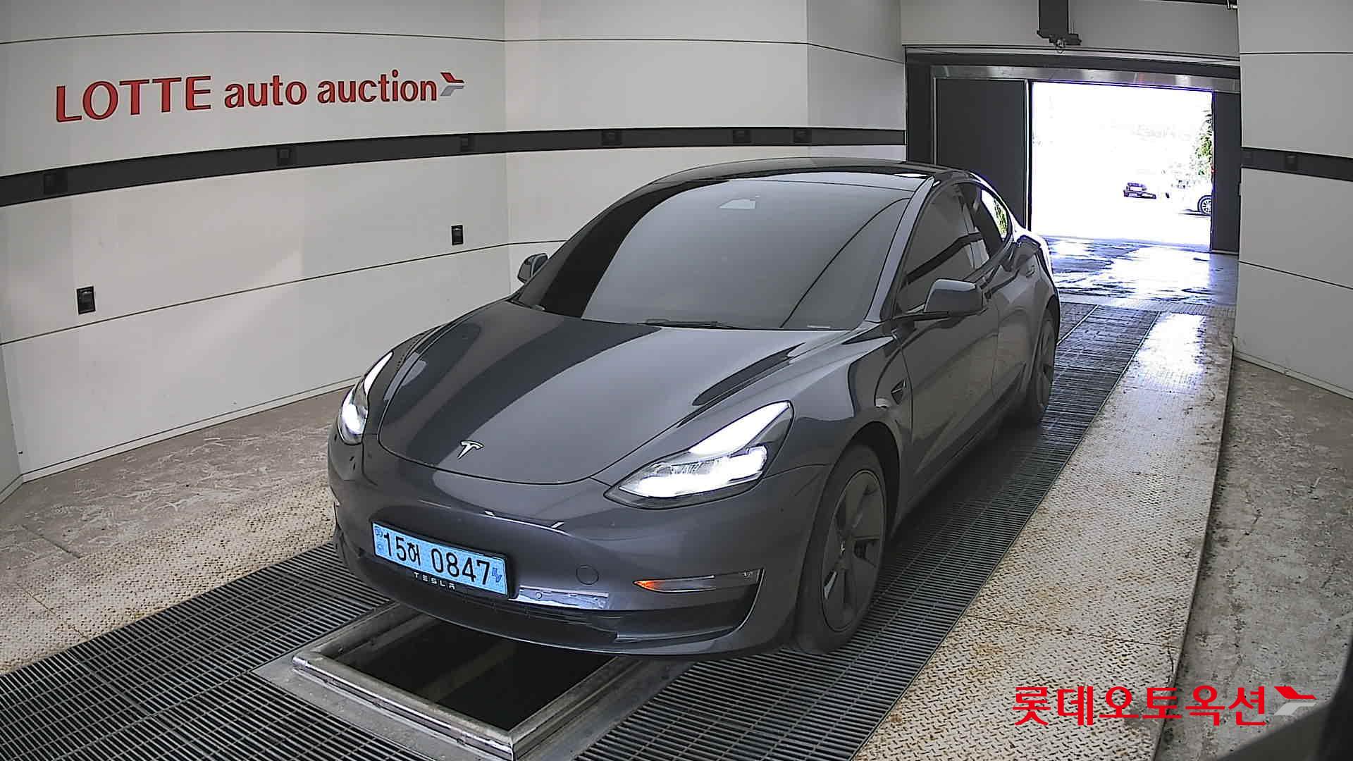 TESLA Model 3 - 10