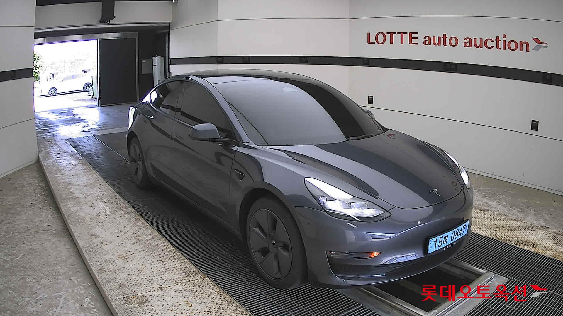 TESLA Model 3 - 6