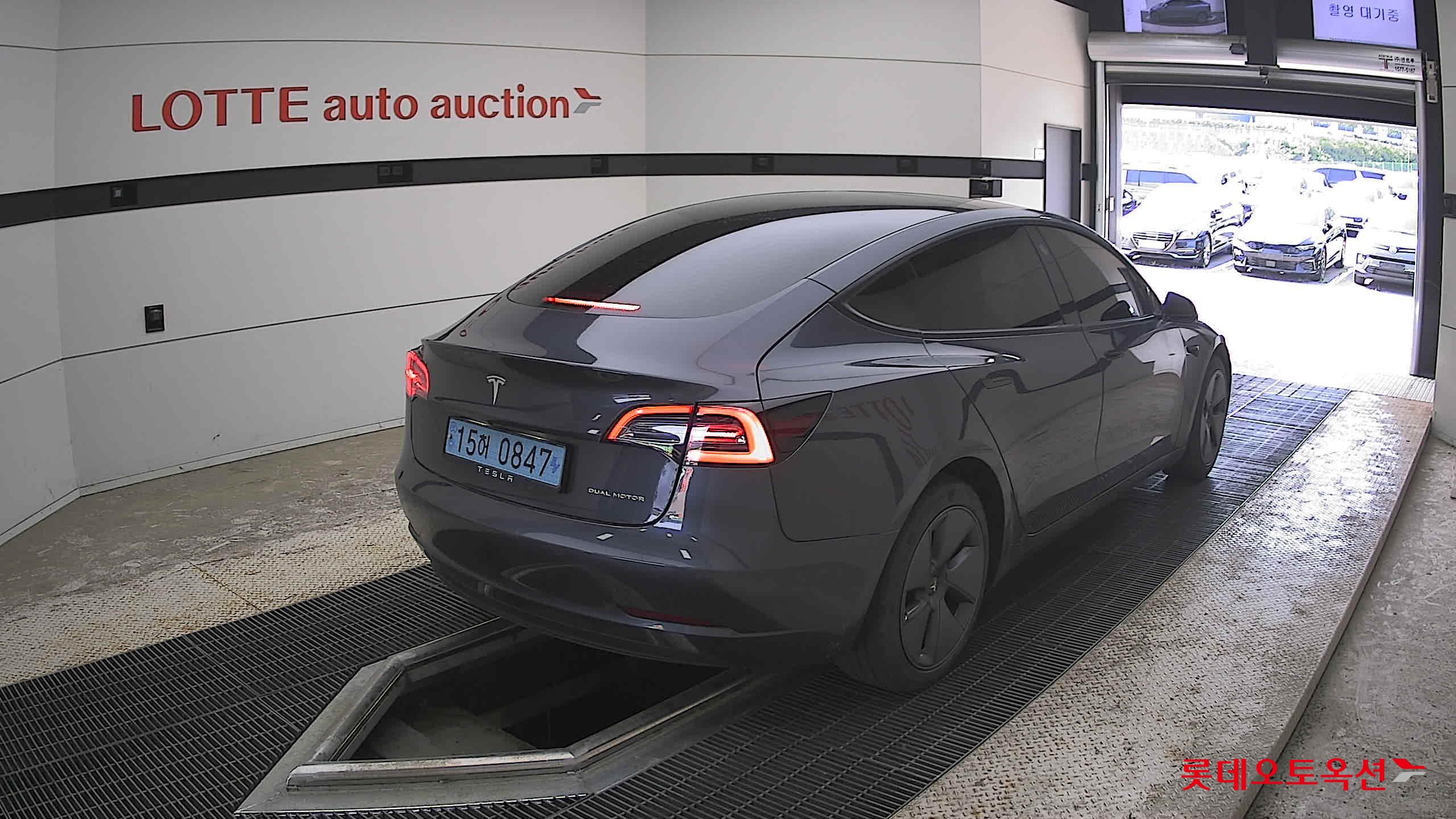 TESLA Model 3 - 5