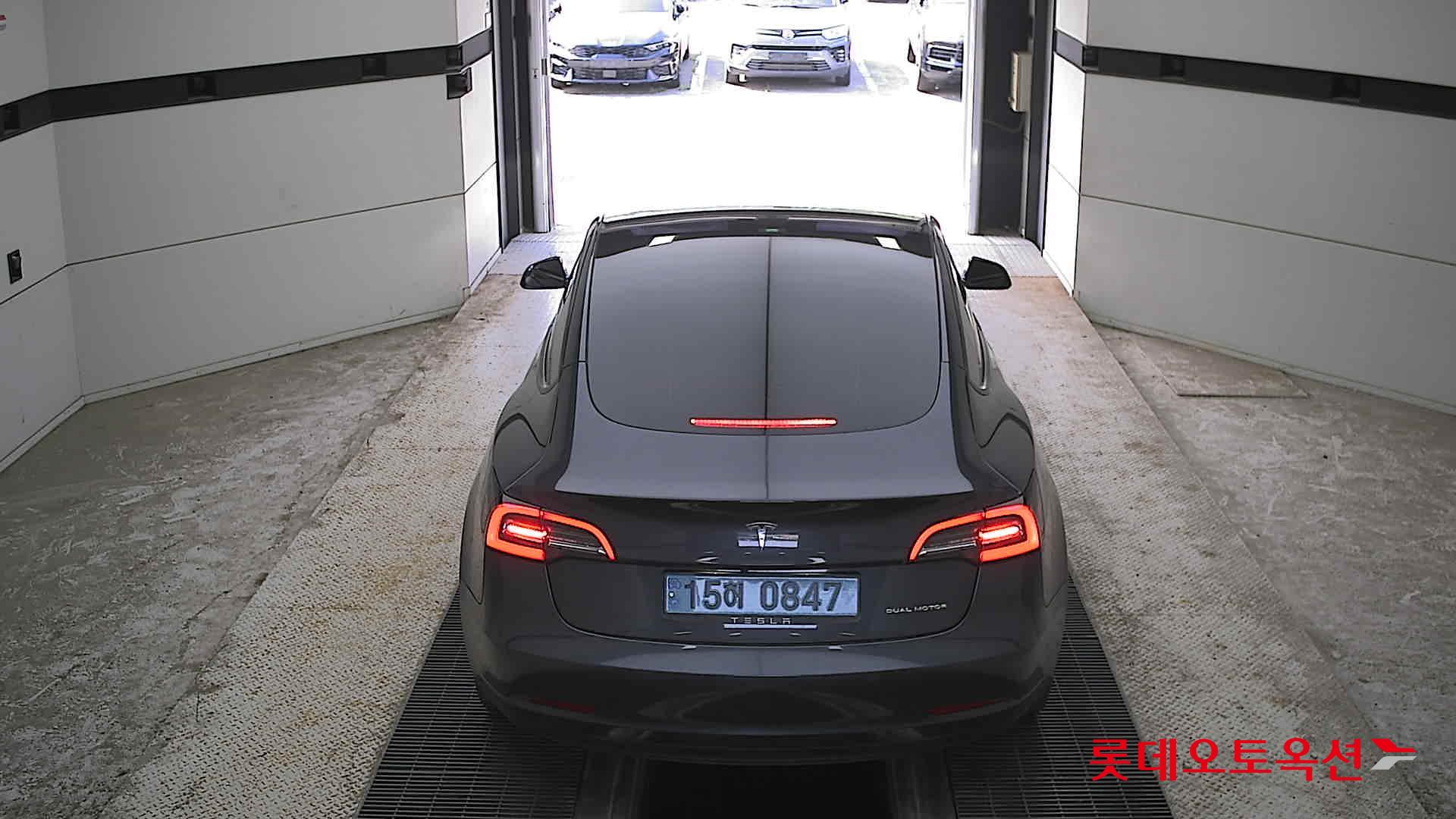 TESLA Model 3 - 17