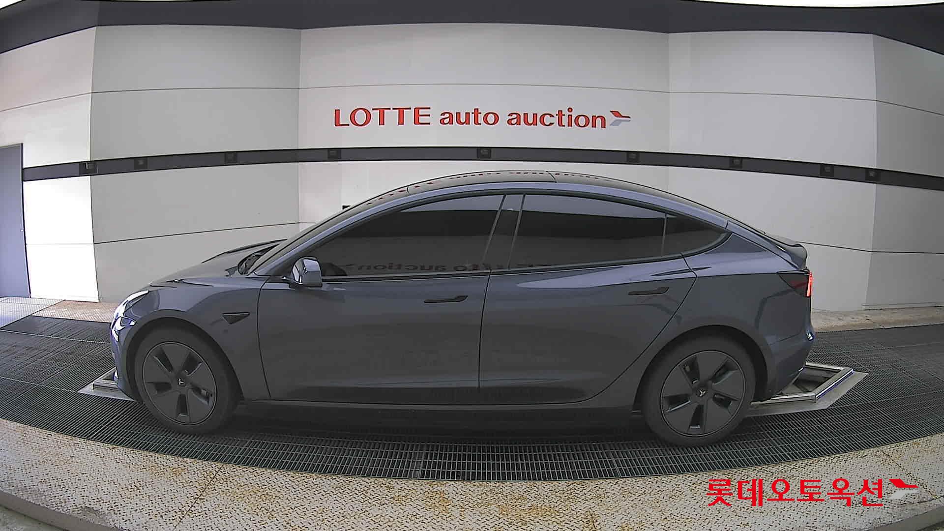 TESLA Model 3 - 13