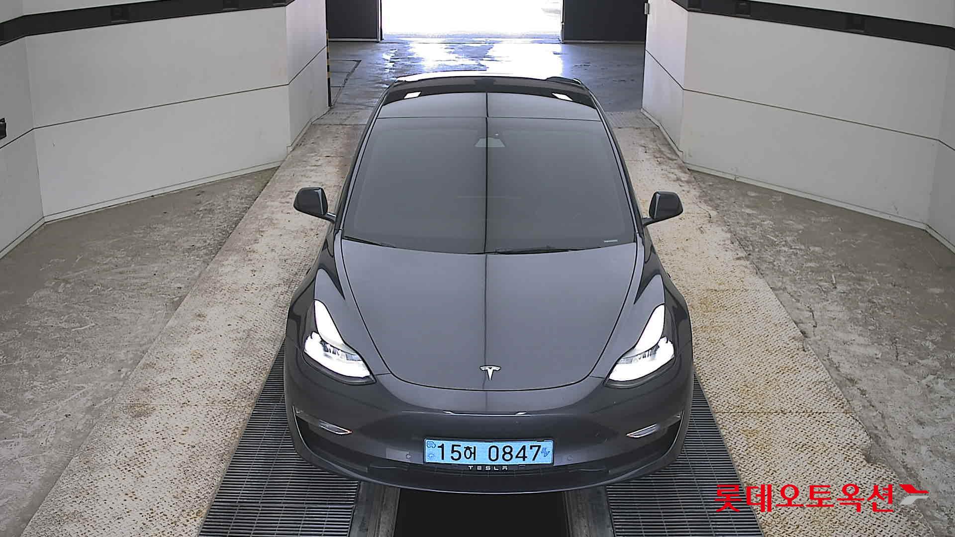 TESLA Model 3