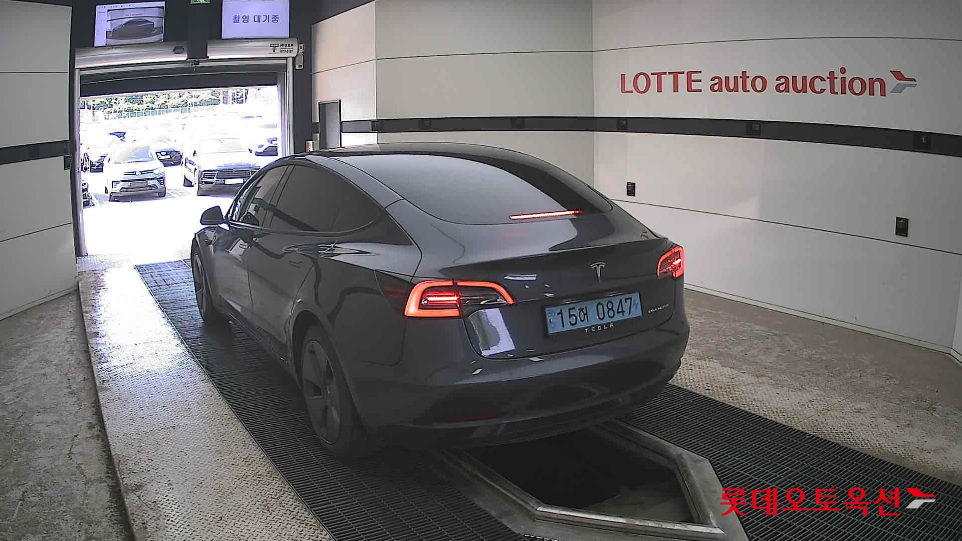 TESLA Model 3 - 16