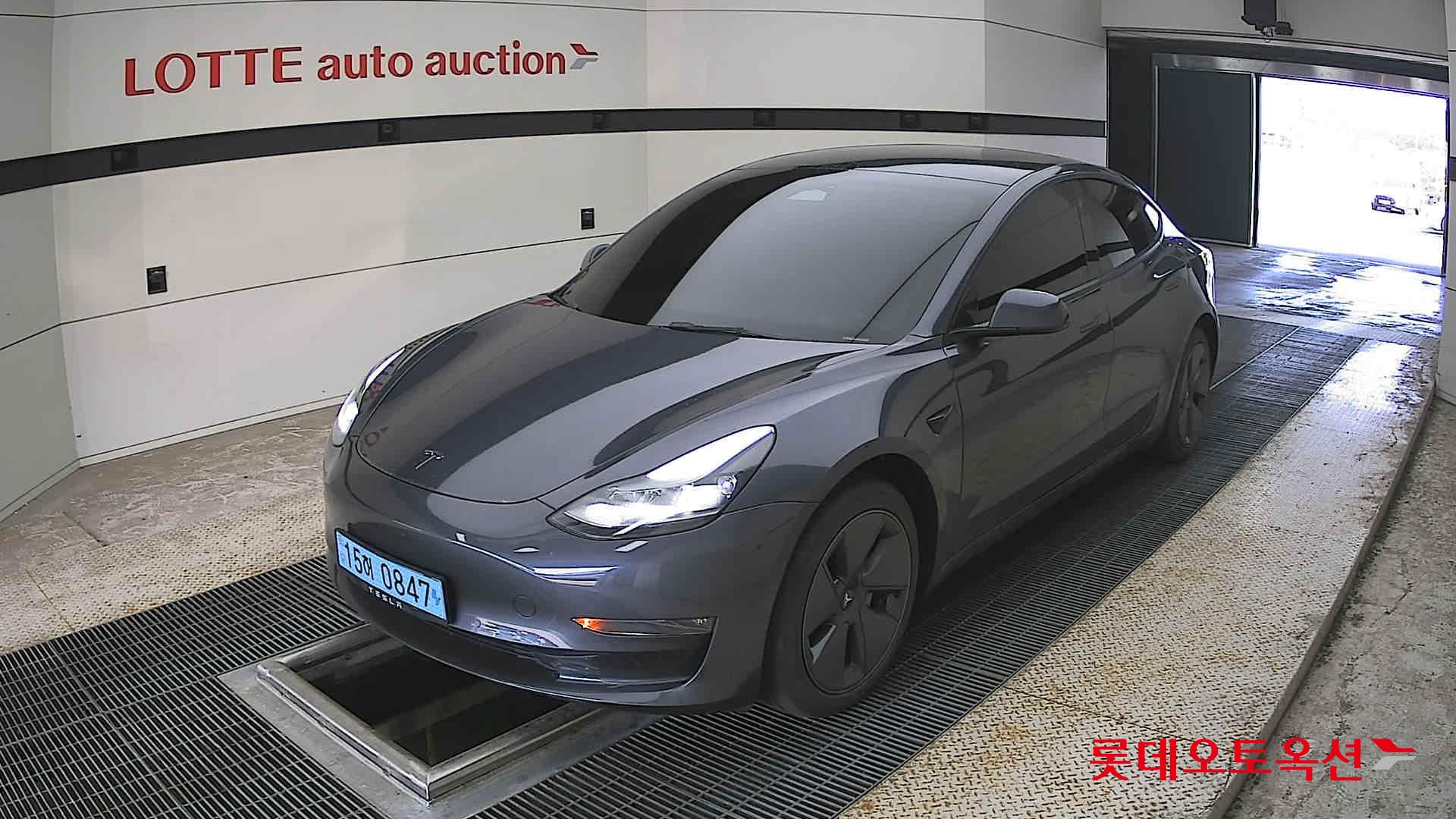 TESLA Model 3 - 3