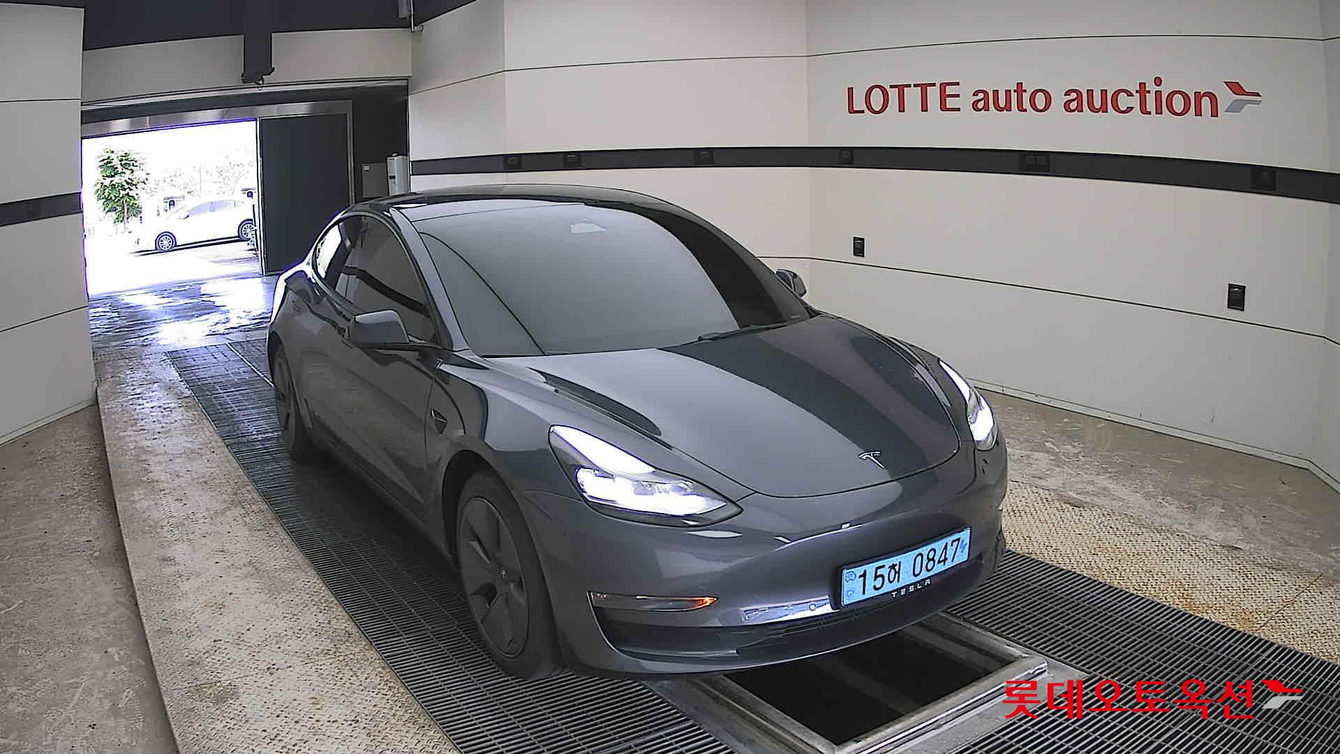 TESLA Model 3 - 24