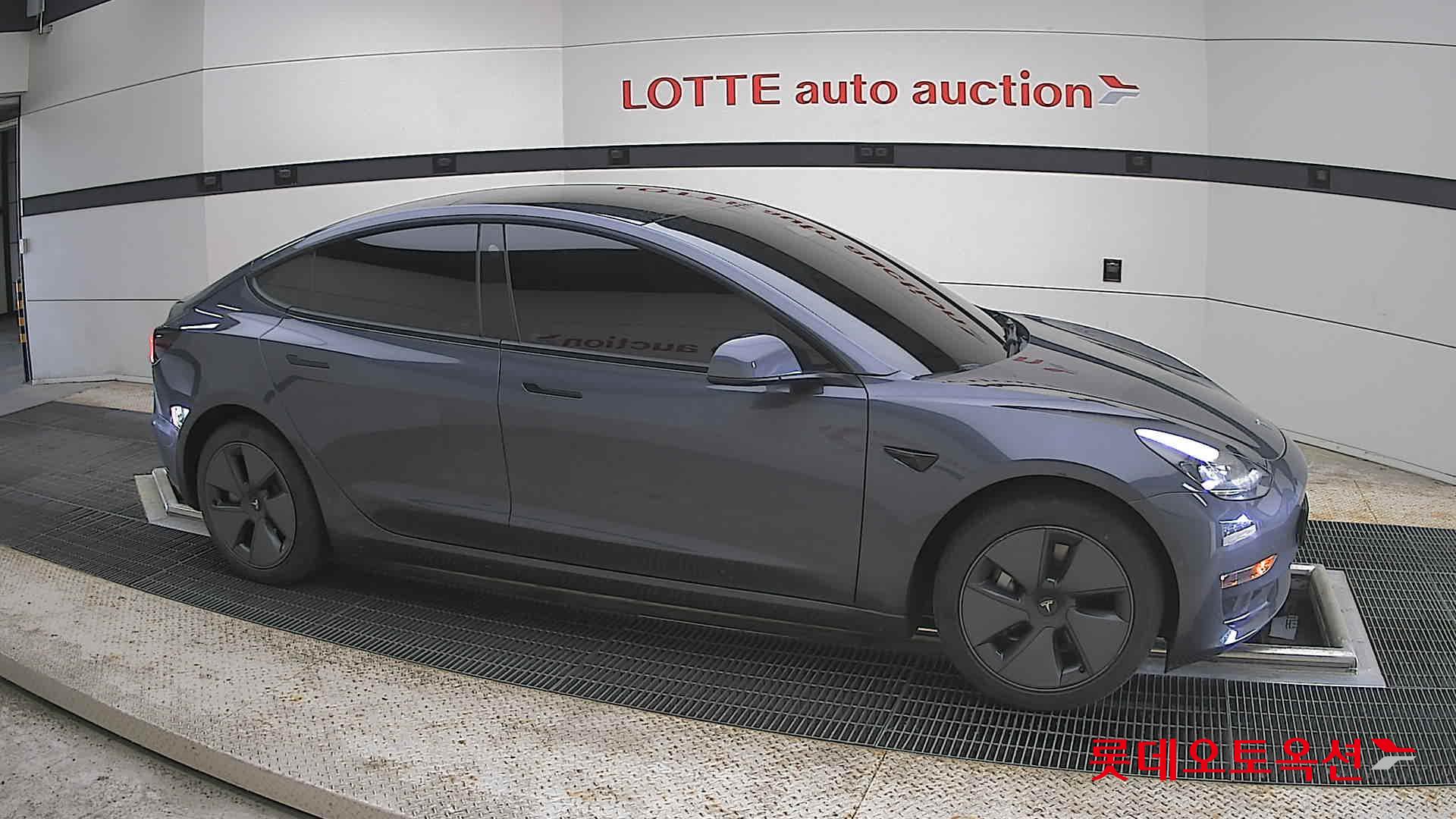 TESLA Model 3 - 22