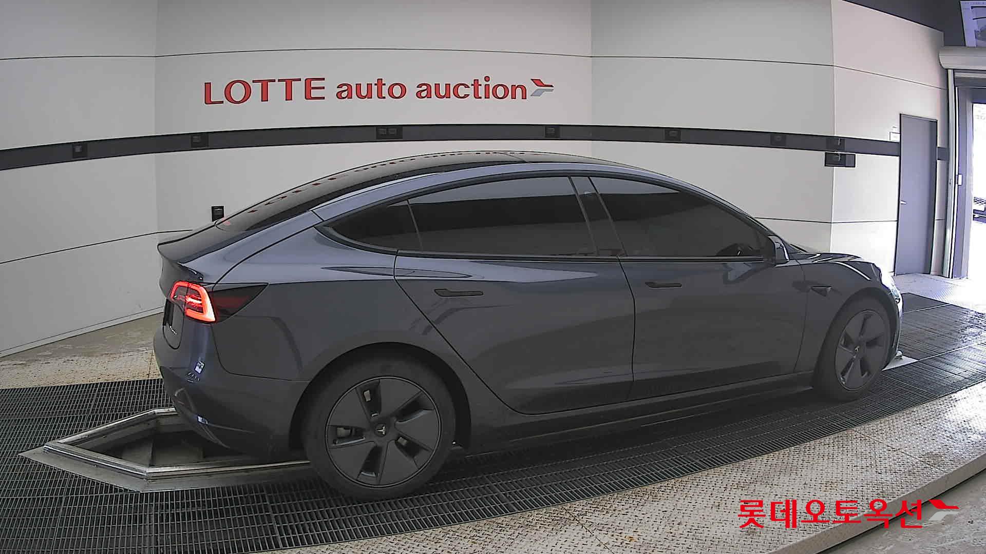 TESLA Model 3 - 20