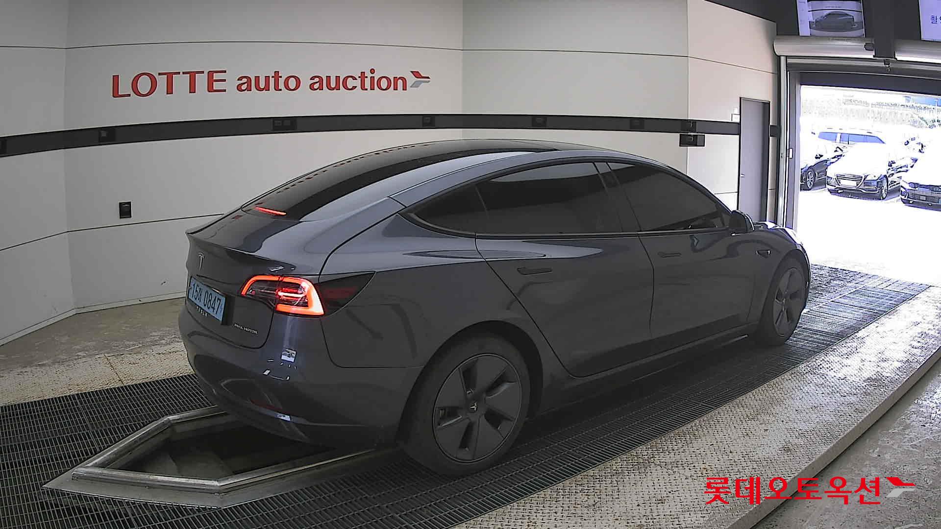 TESLA Model 3 - 19
