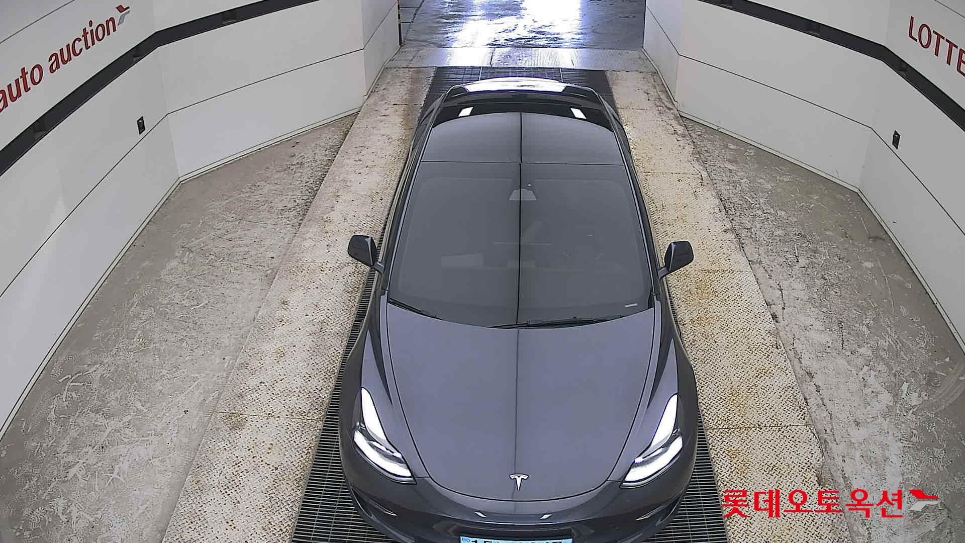 TESLA Model 3 - 7