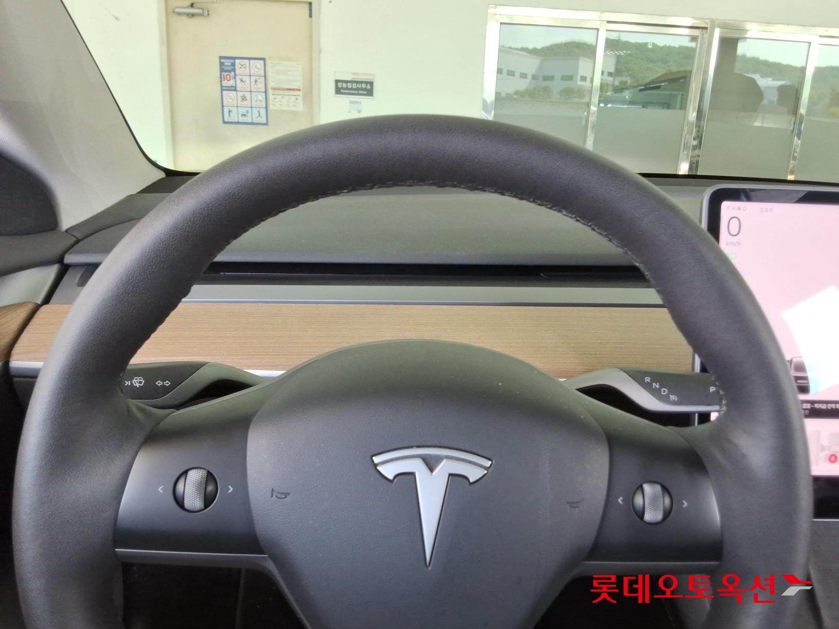 TESLA Model 3 - 30