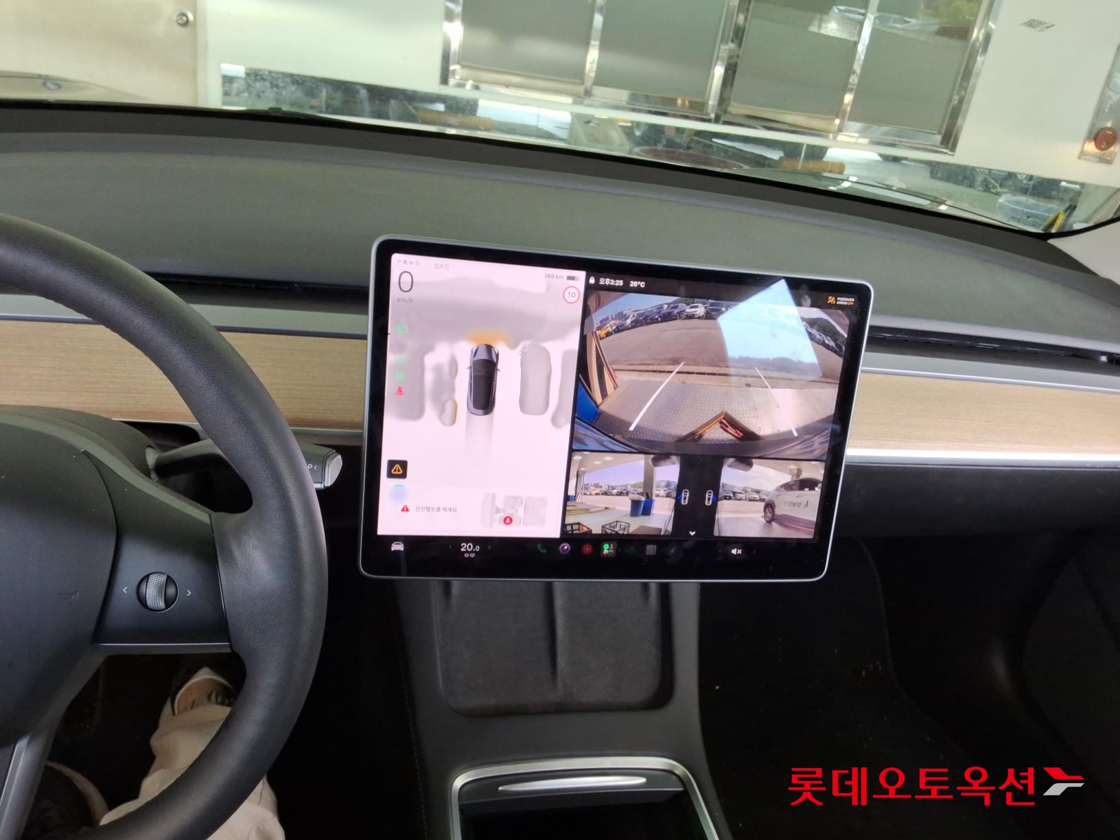 TESLA Model 3 - 33