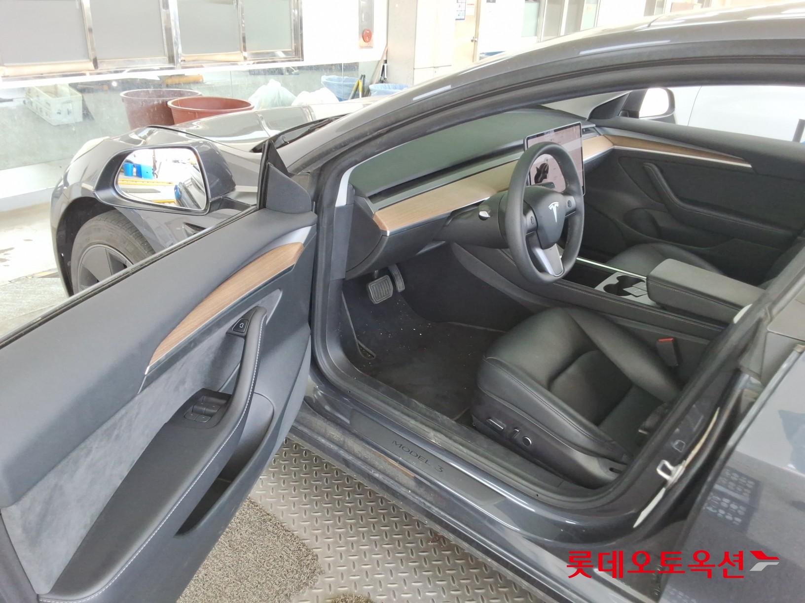 TESLA Model 3 - 35
