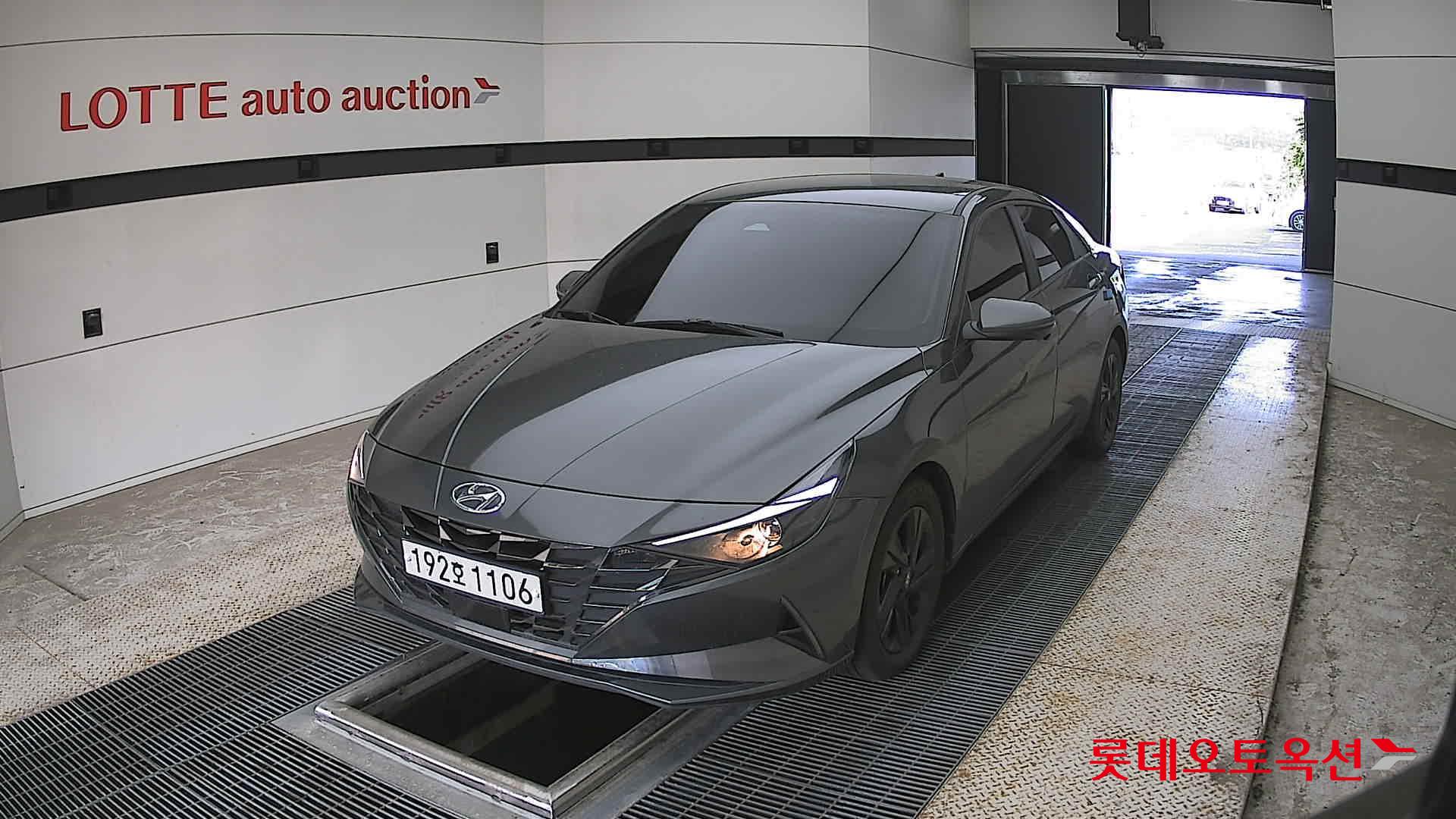 Hyundai Elantra - 10