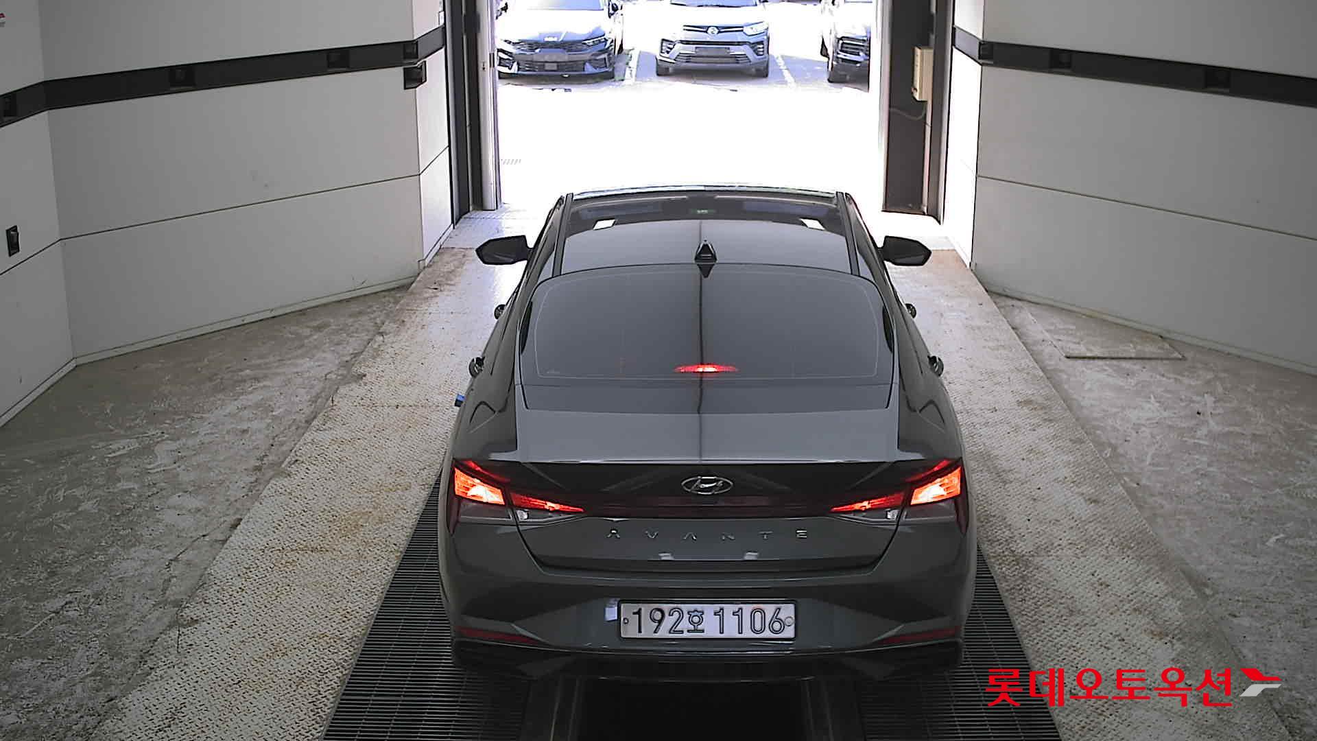 Hyundai Elantra - 17