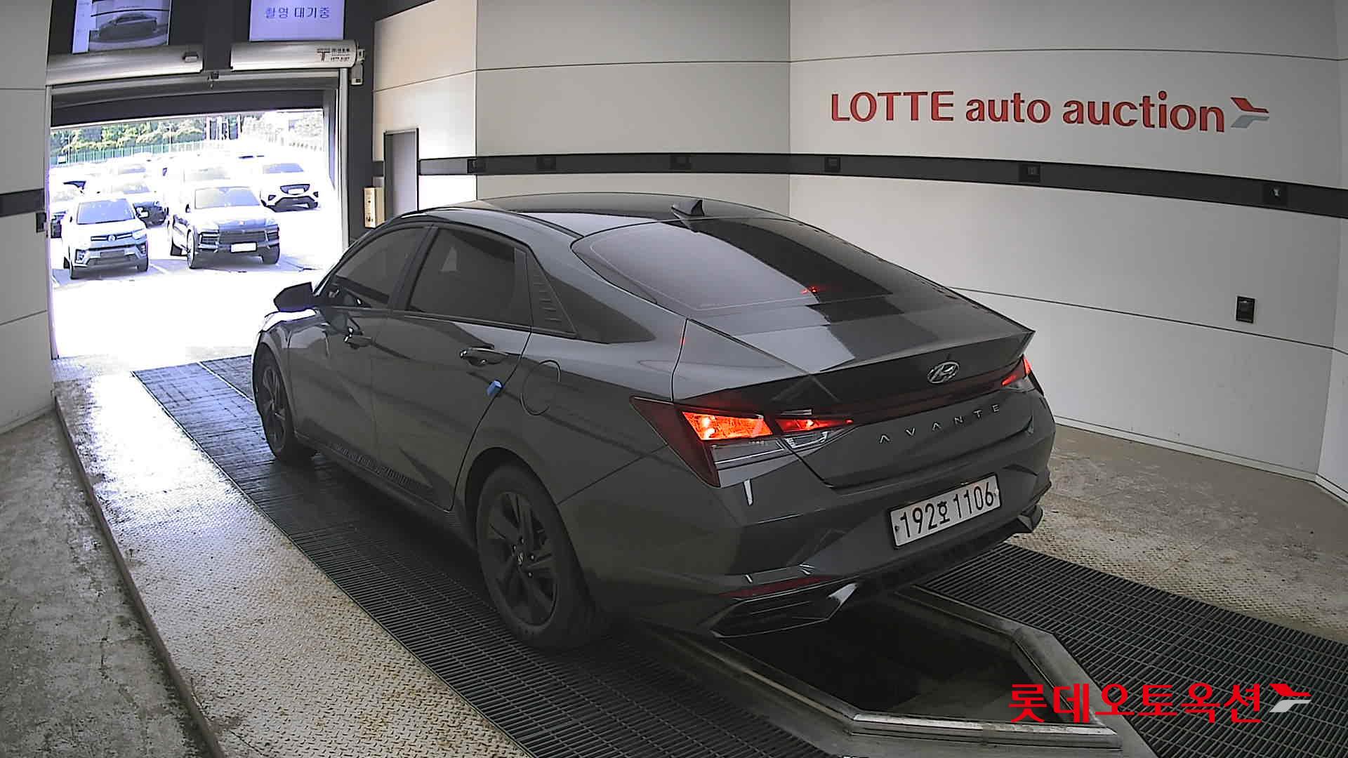 Hyundai Elantra - 4