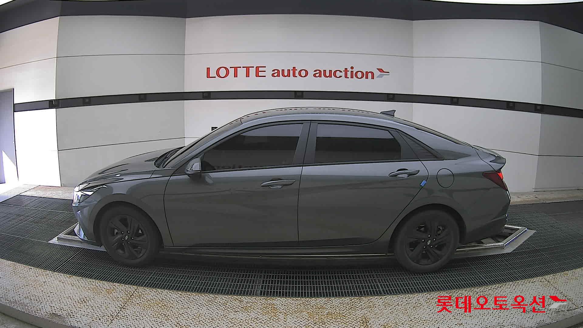 Hyundai Elantra - 13