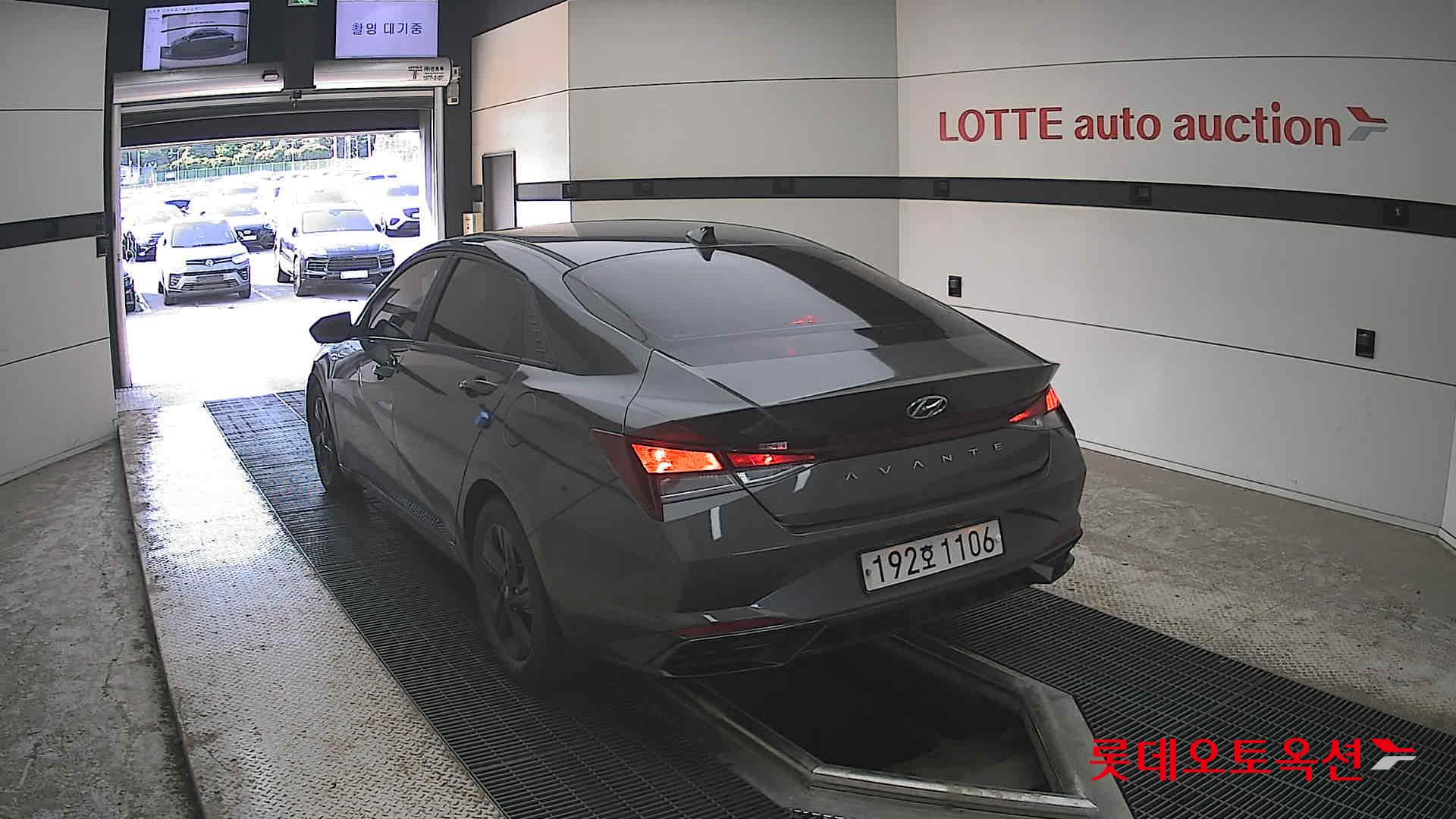 Hyundai Elantra - 16