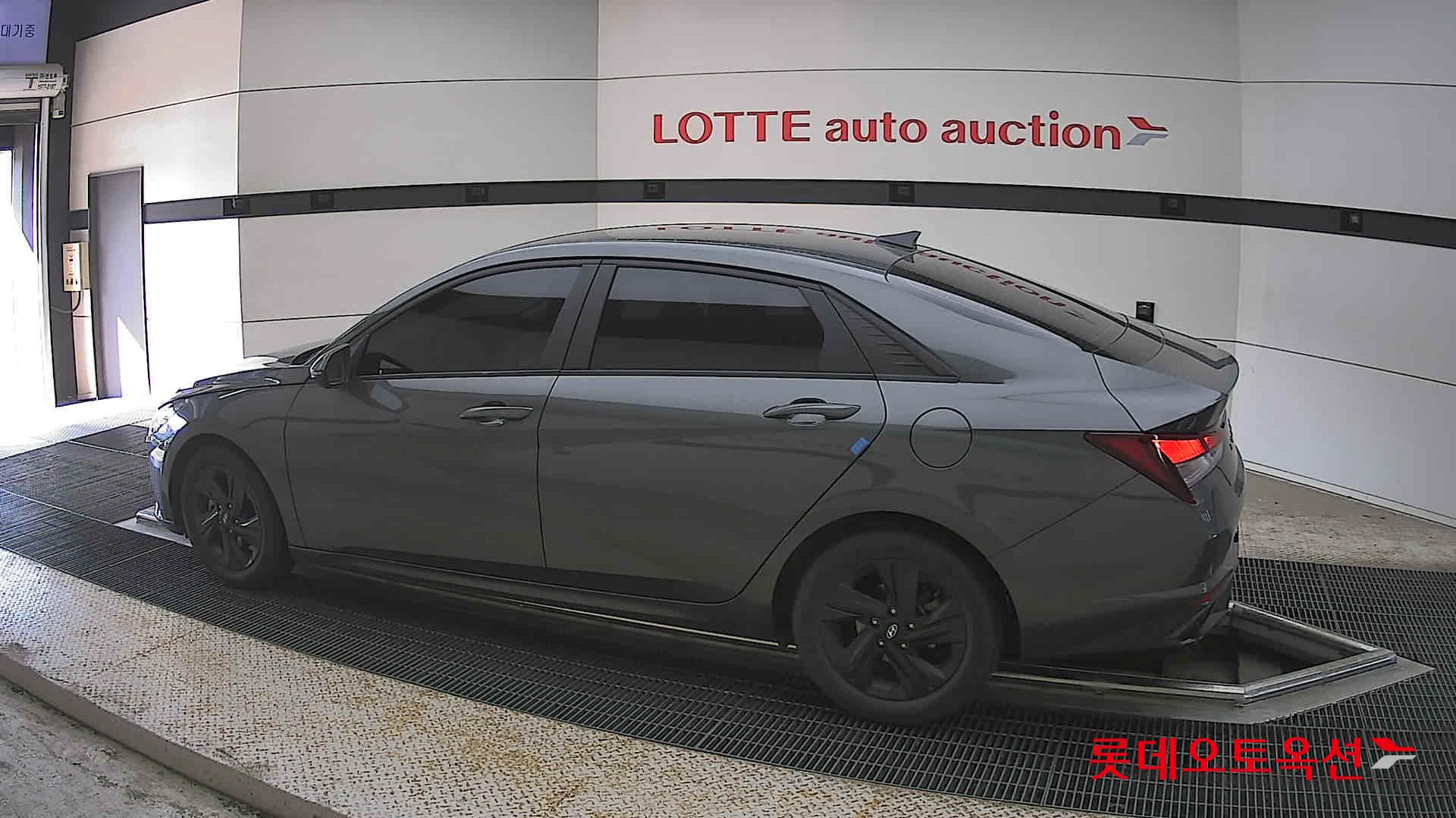 Hyundai Elantra - 14