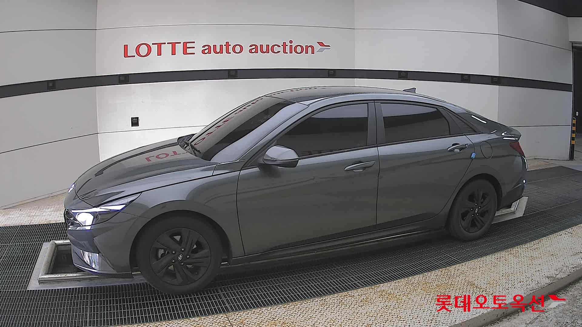 Hyundai Elantra - 12