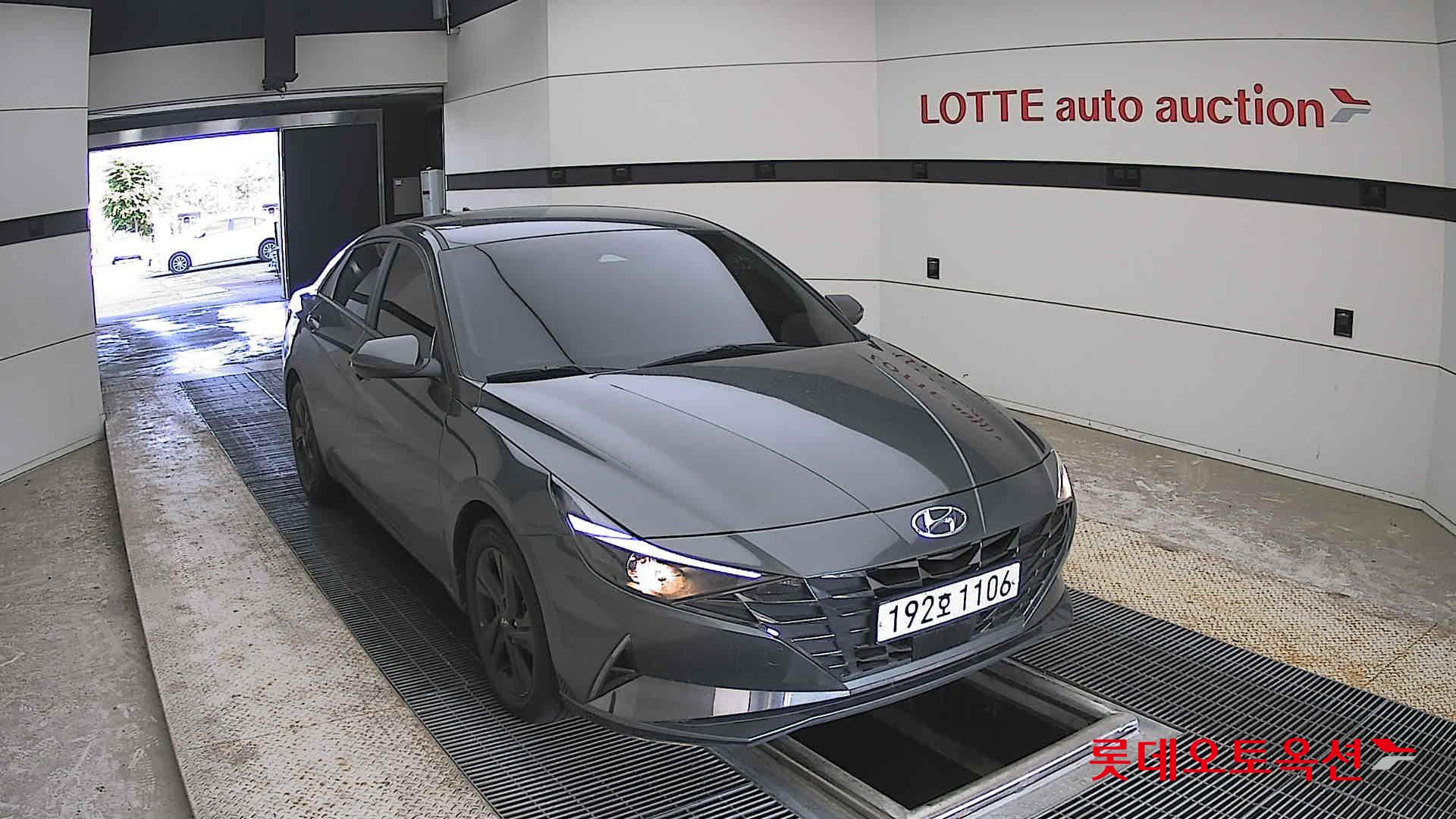 Hyundai Elantra - 24