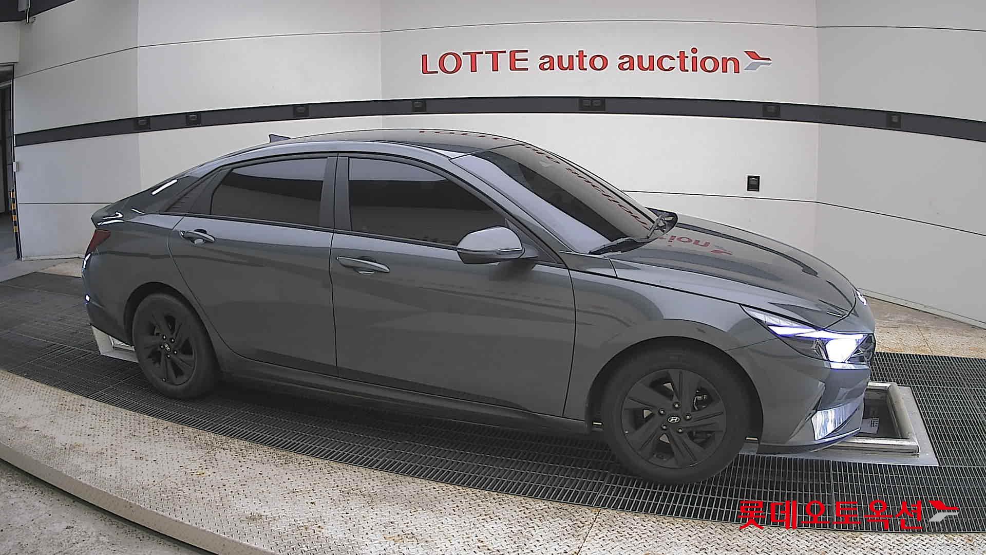 Hyundai Elantra - 22