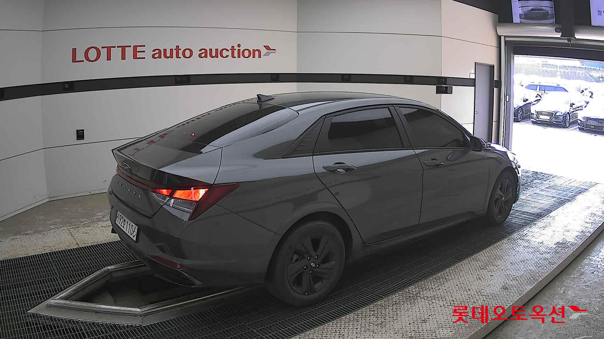 Hyundai Elantra - 19
