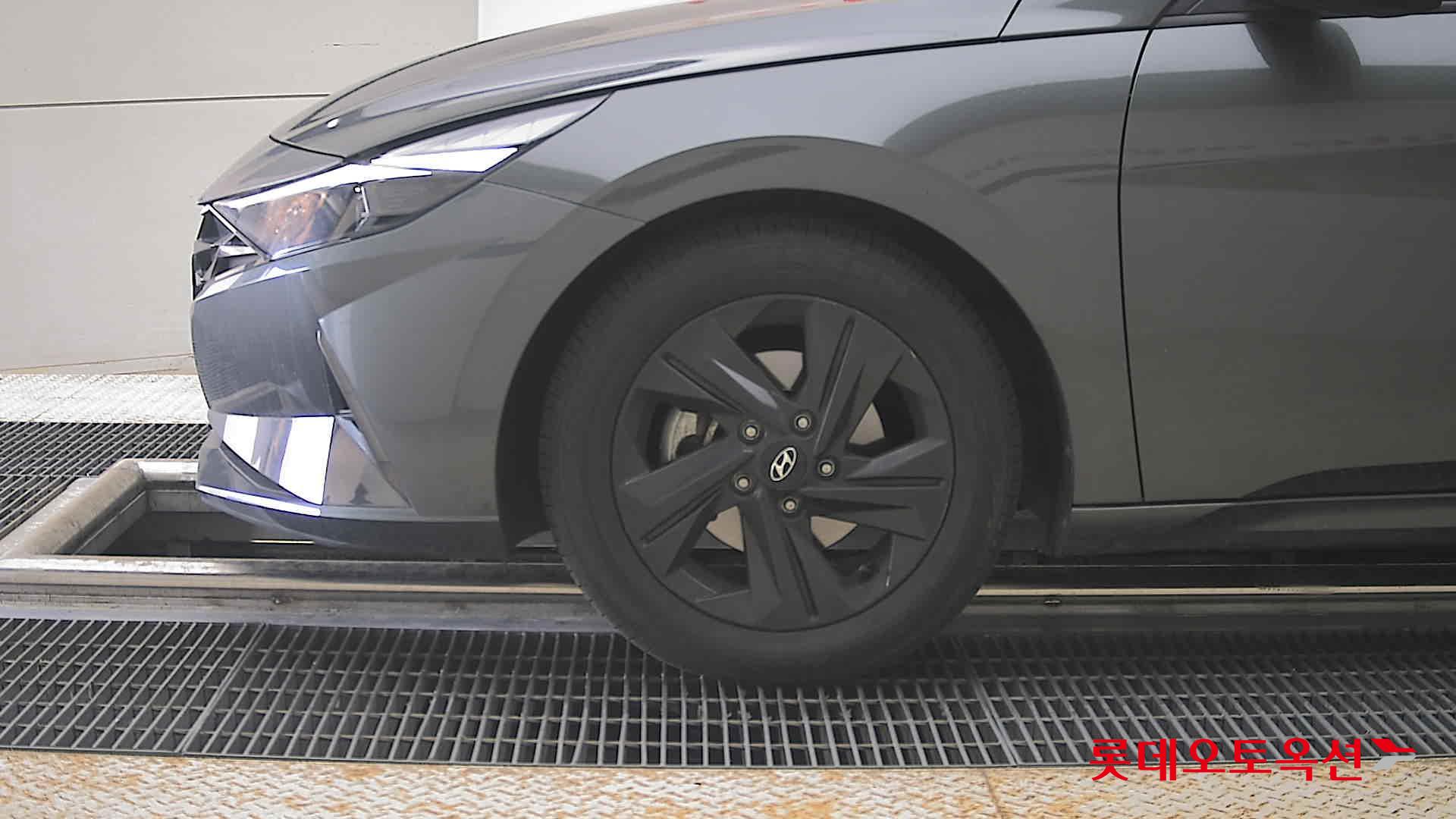 Hyundai Elantra - 25