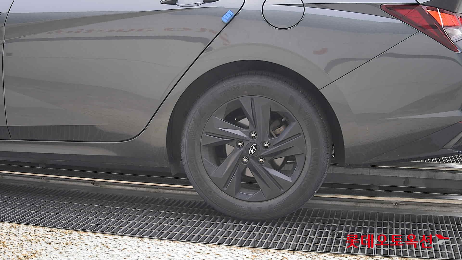 Hyundai Elantra - 26