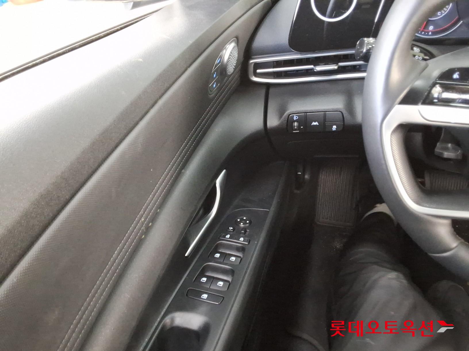 Hyundai Elantra - 29
