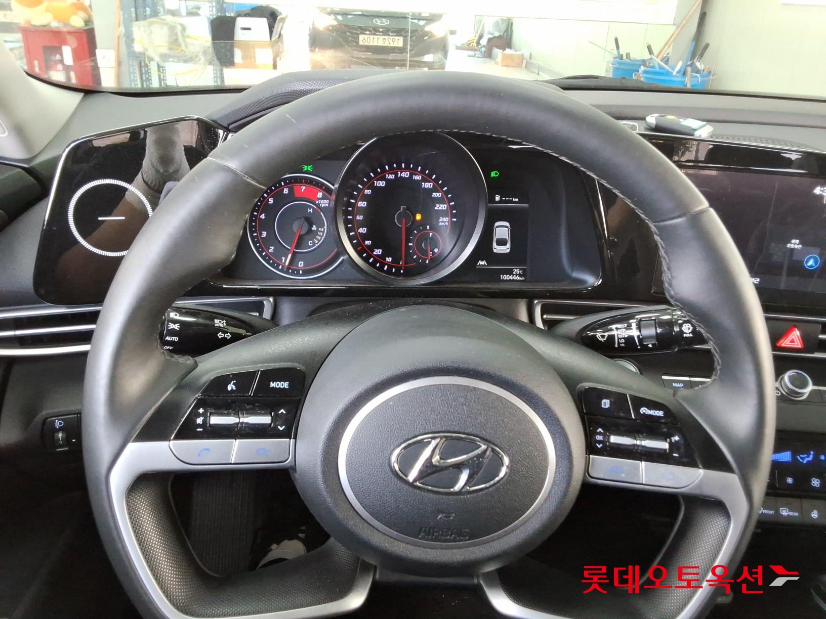 Hyundai Elantra - 30
