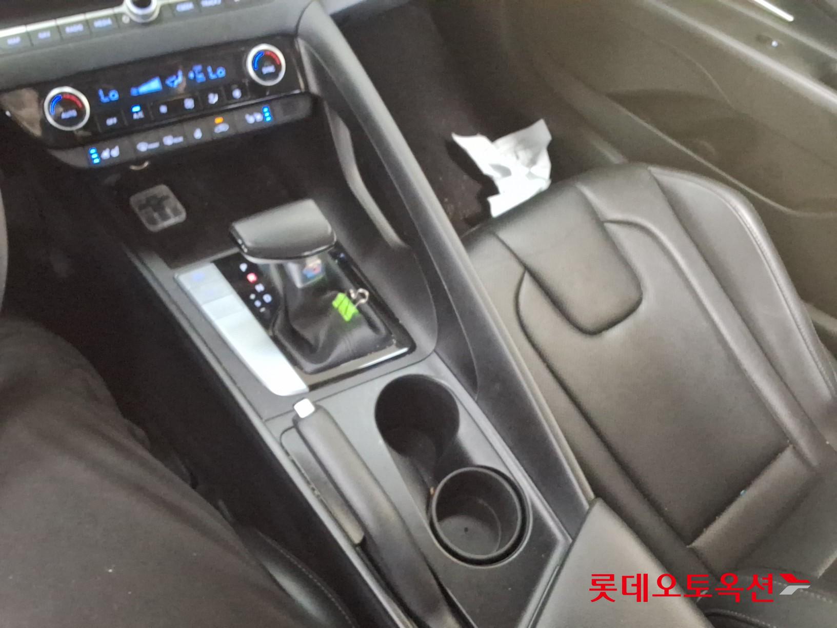 Hyundai Elantra - 34