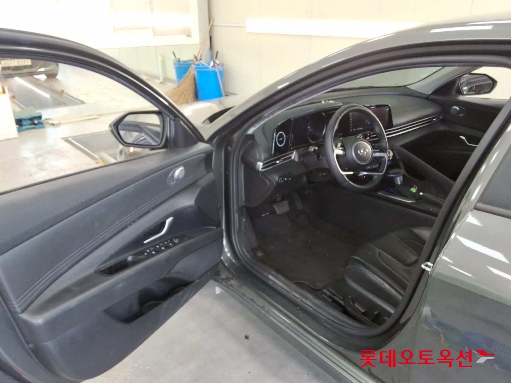 Hyundai Elantra - 35