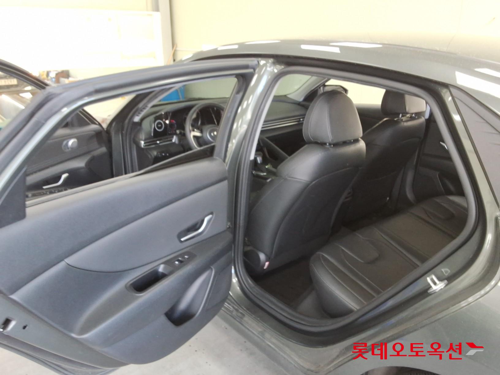 Hyundai Elantra - 37