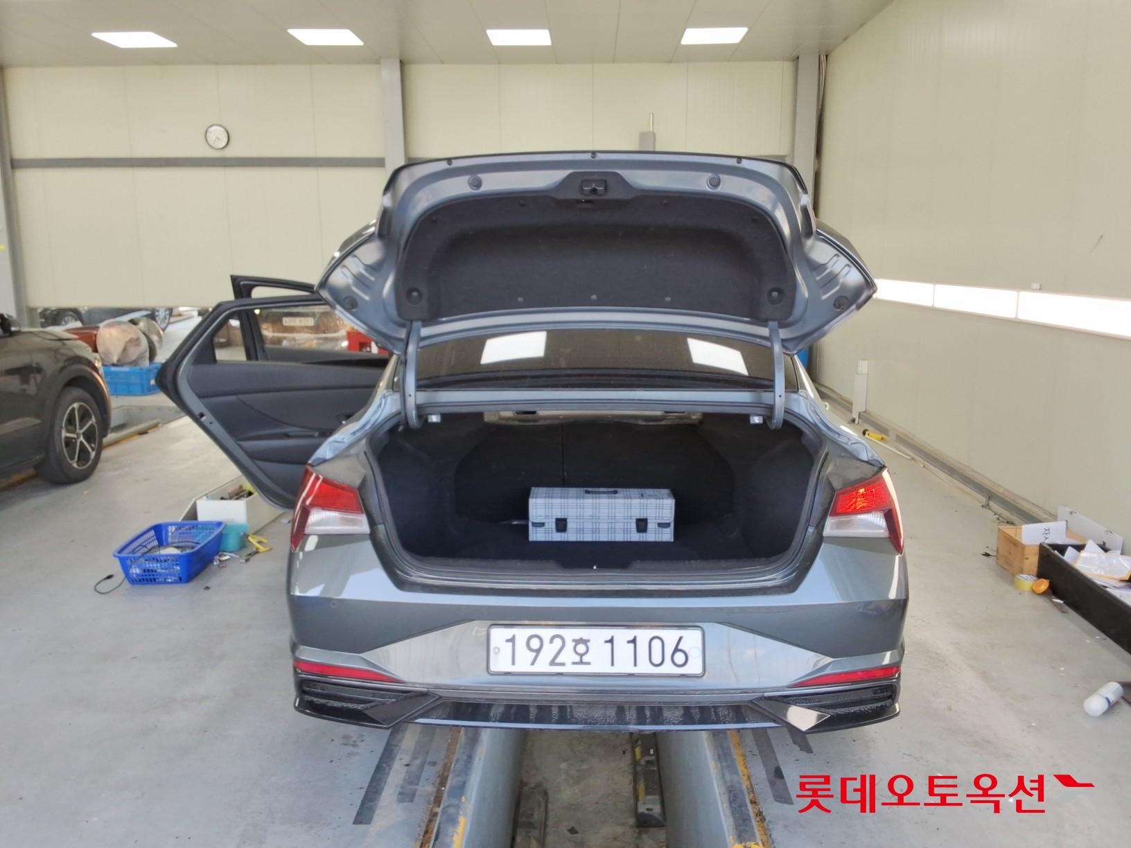 Hyundai Elantra - 9